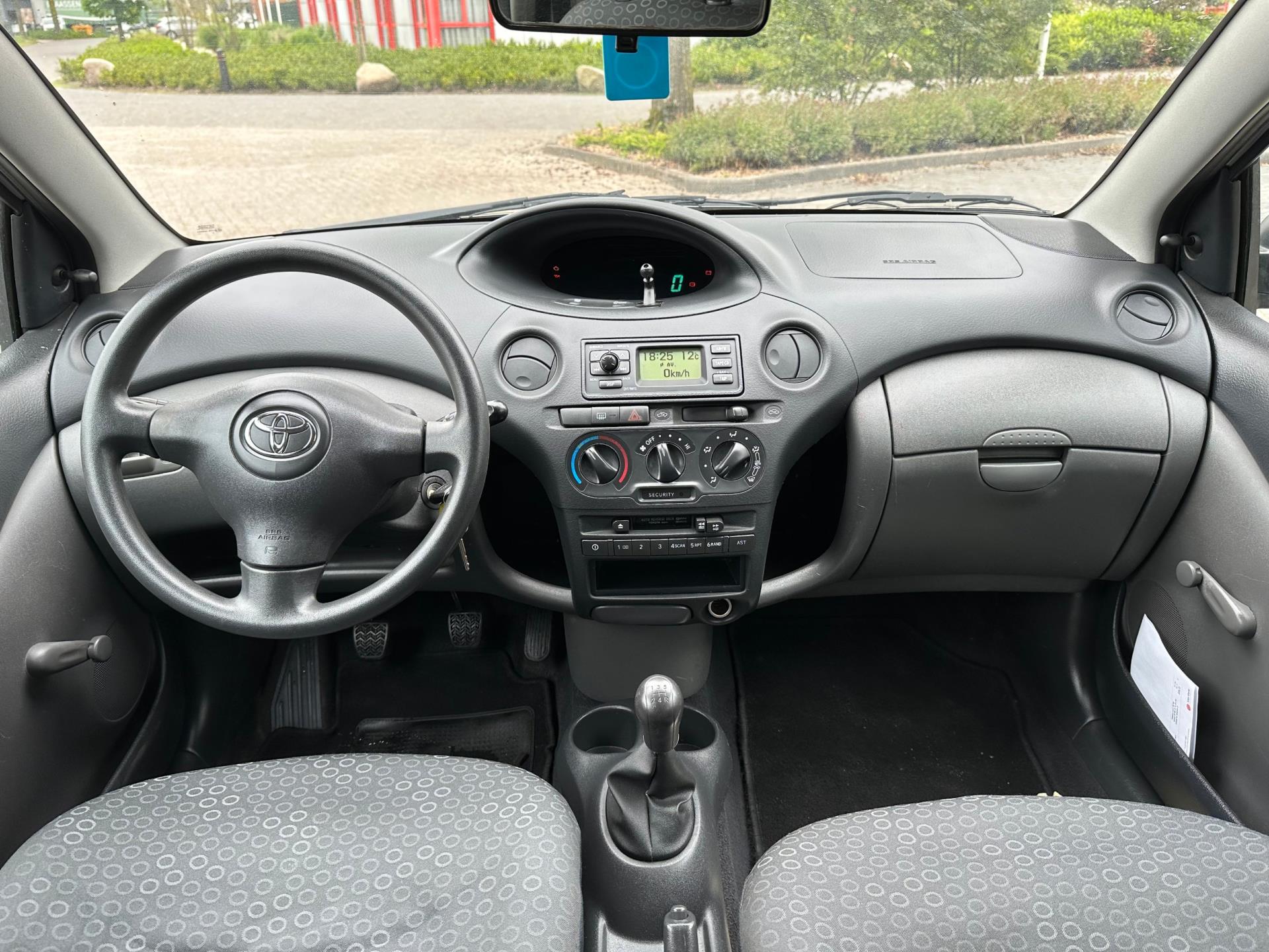 toyota-yaris-image7.jpg
