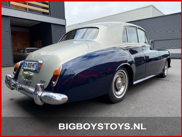 rolls-royce-silver-cloud-image4.jpg