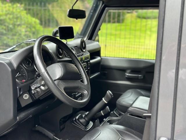 land-rover-defender-image10.jpg