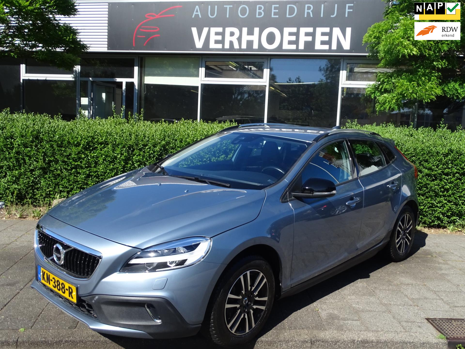367296596/volvo-v40-image1.jpg