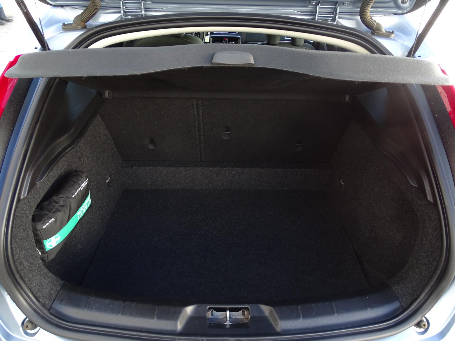 volvo-v40-image10.jpg