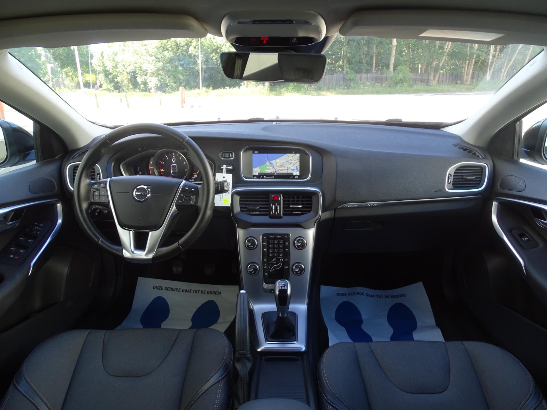 volvo-v40-image3.jpg