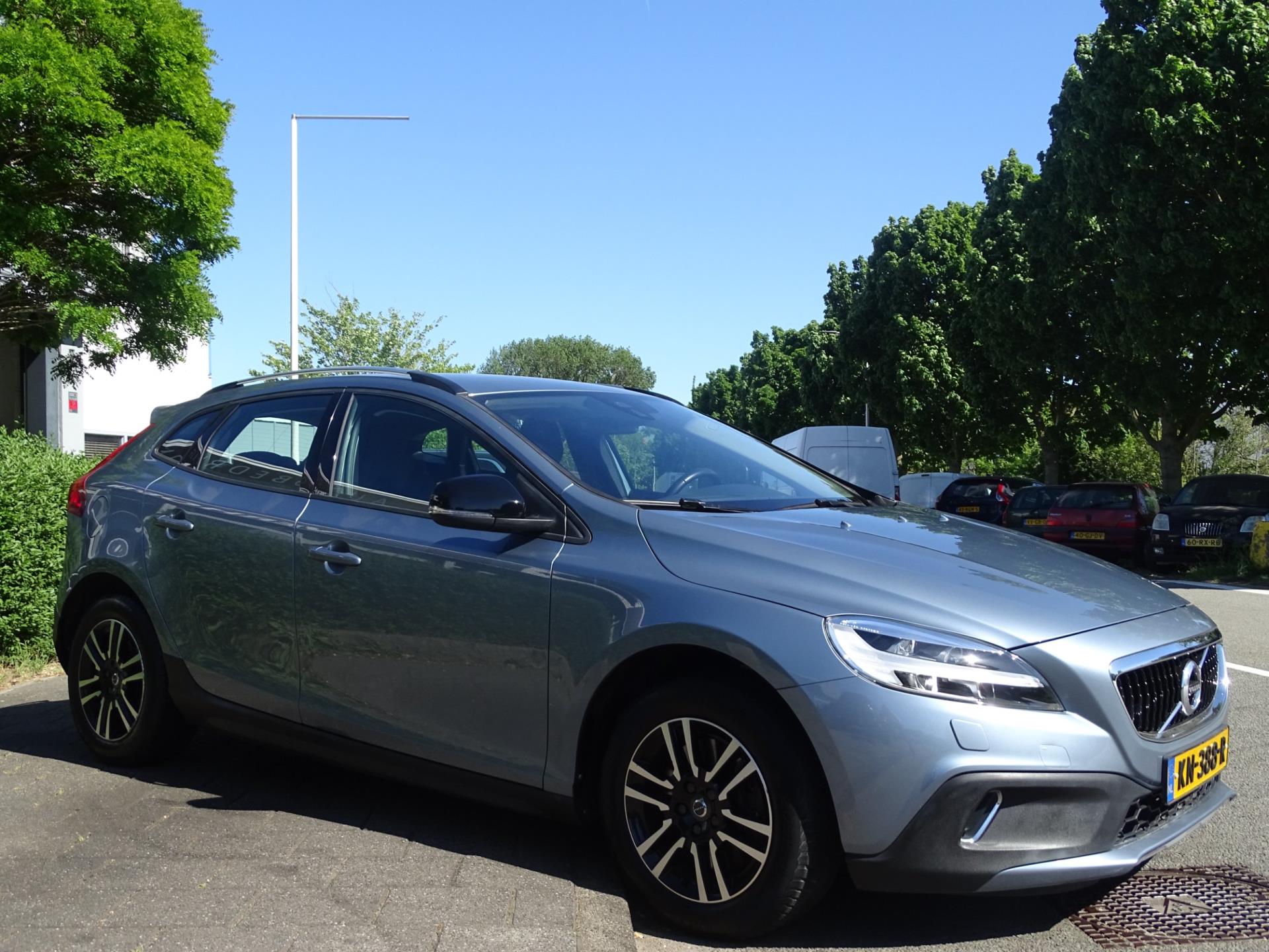 volvo-v40-image6.jpg