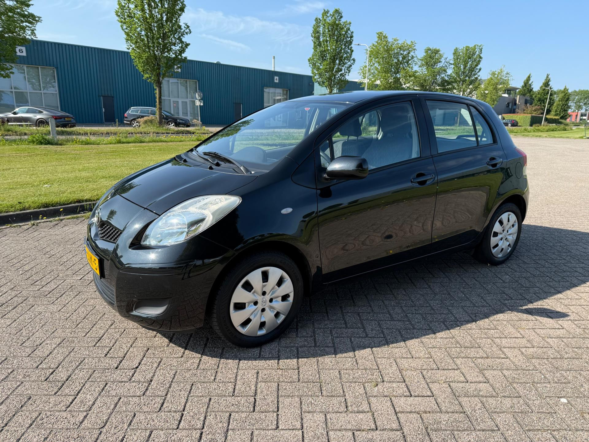 367495588/toyota-yaris-image1.jpg