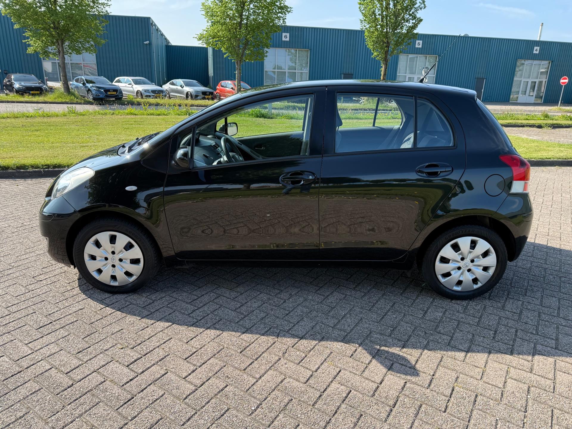 toyota-yaris-image2.jpg