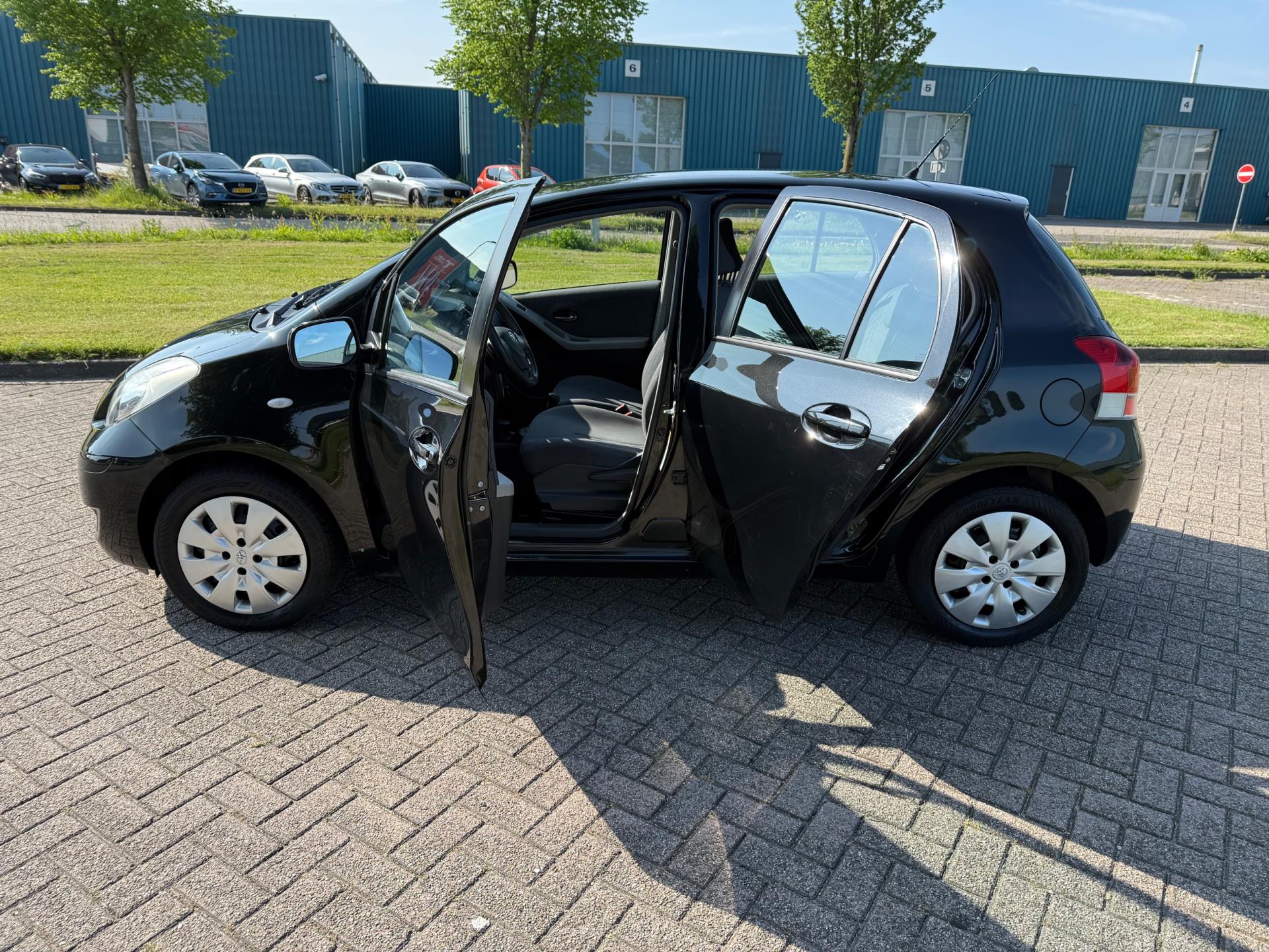 toyota-yaris-image5.jpg
