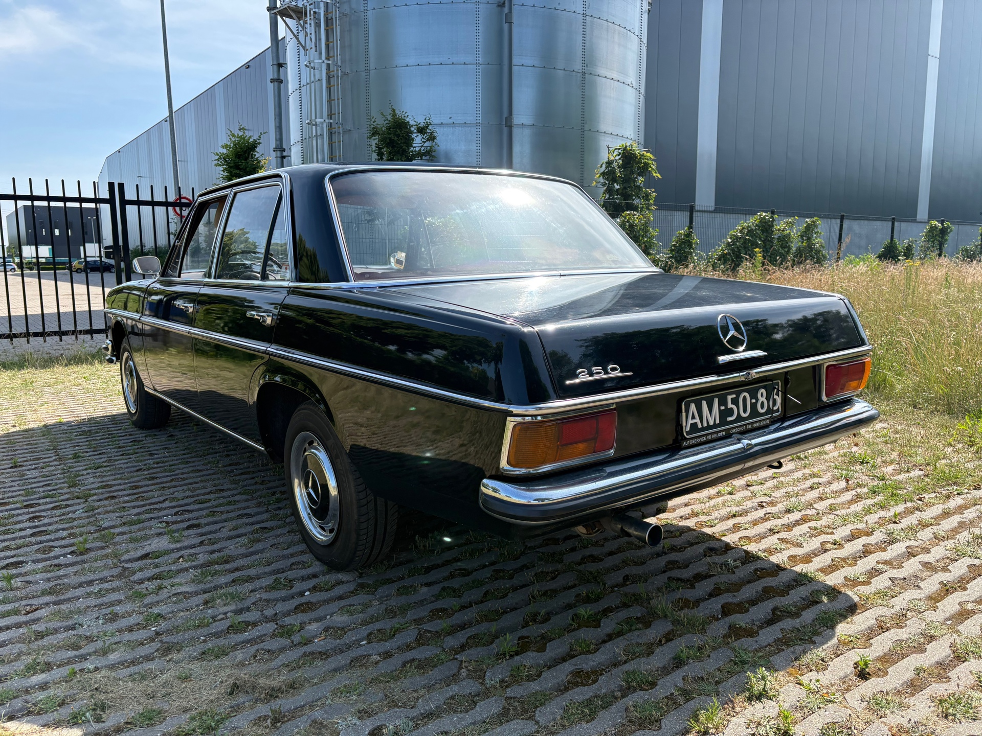 mercedes-benz-200-serie-image4.jpg