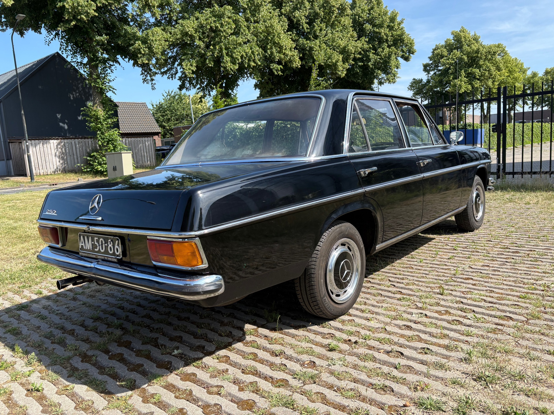 mercedes-benz-200-serie-image9.jpg