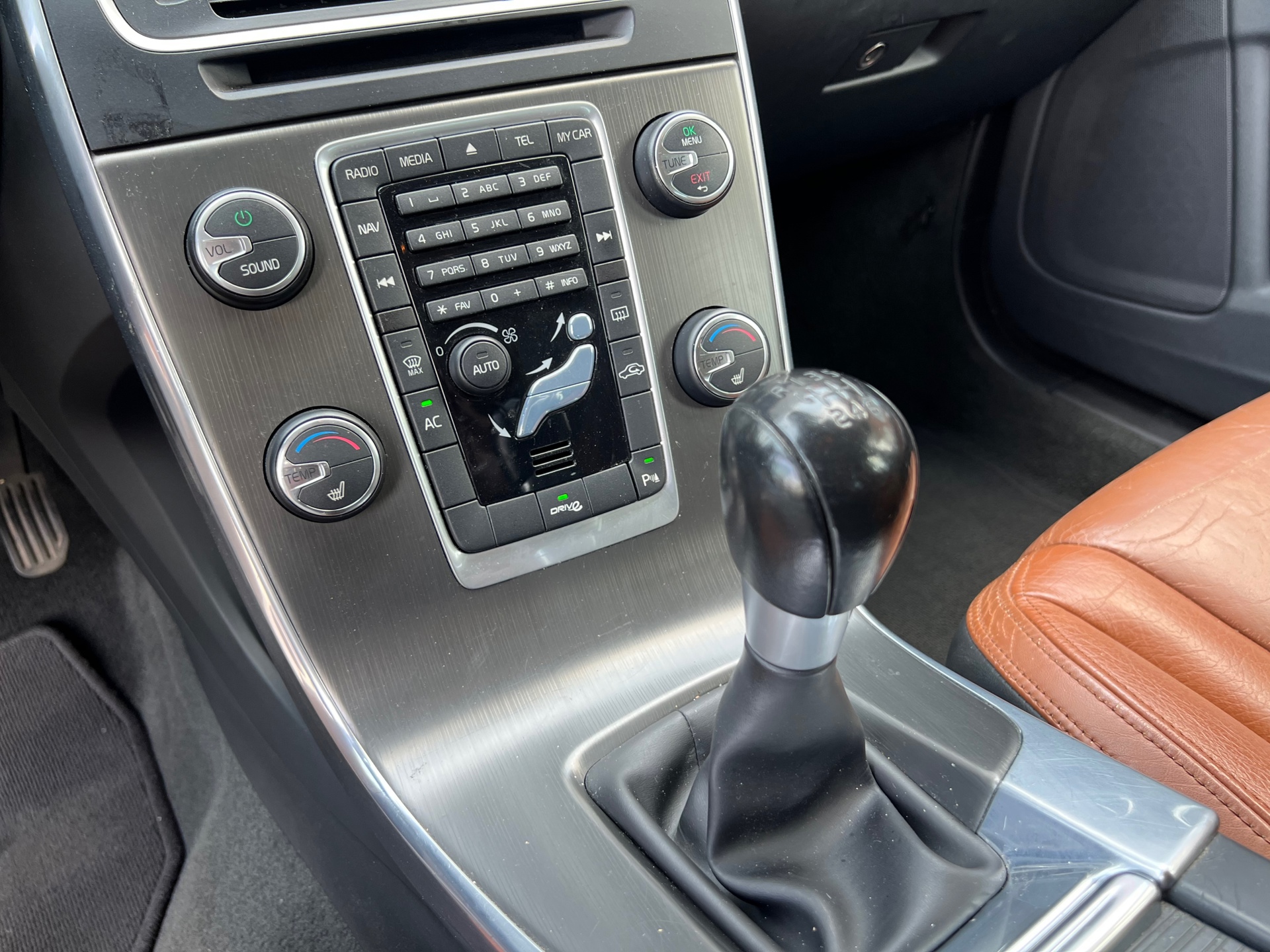 volvo-v60-image10.jpg