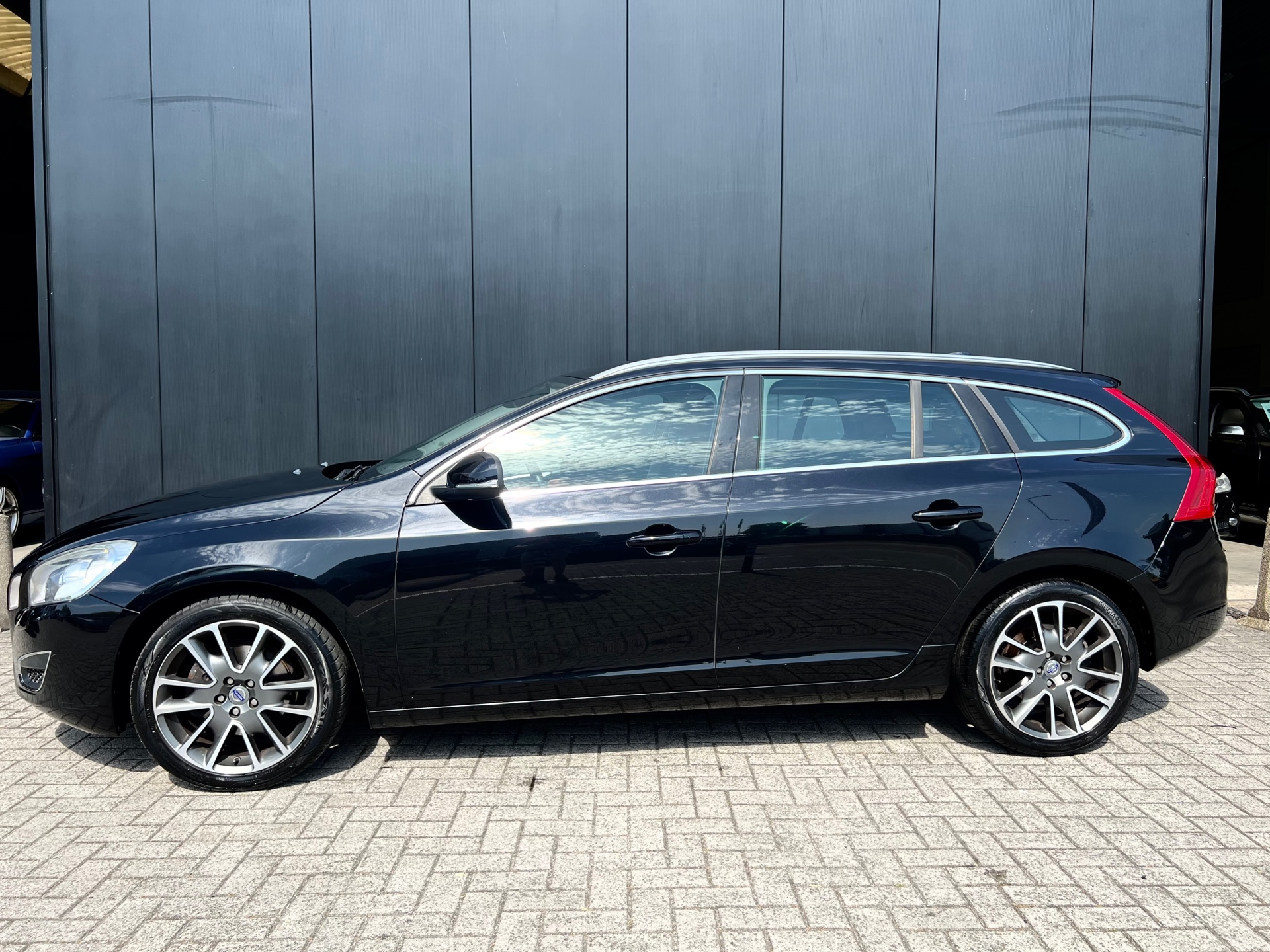 volvo-v60-image2.jpg