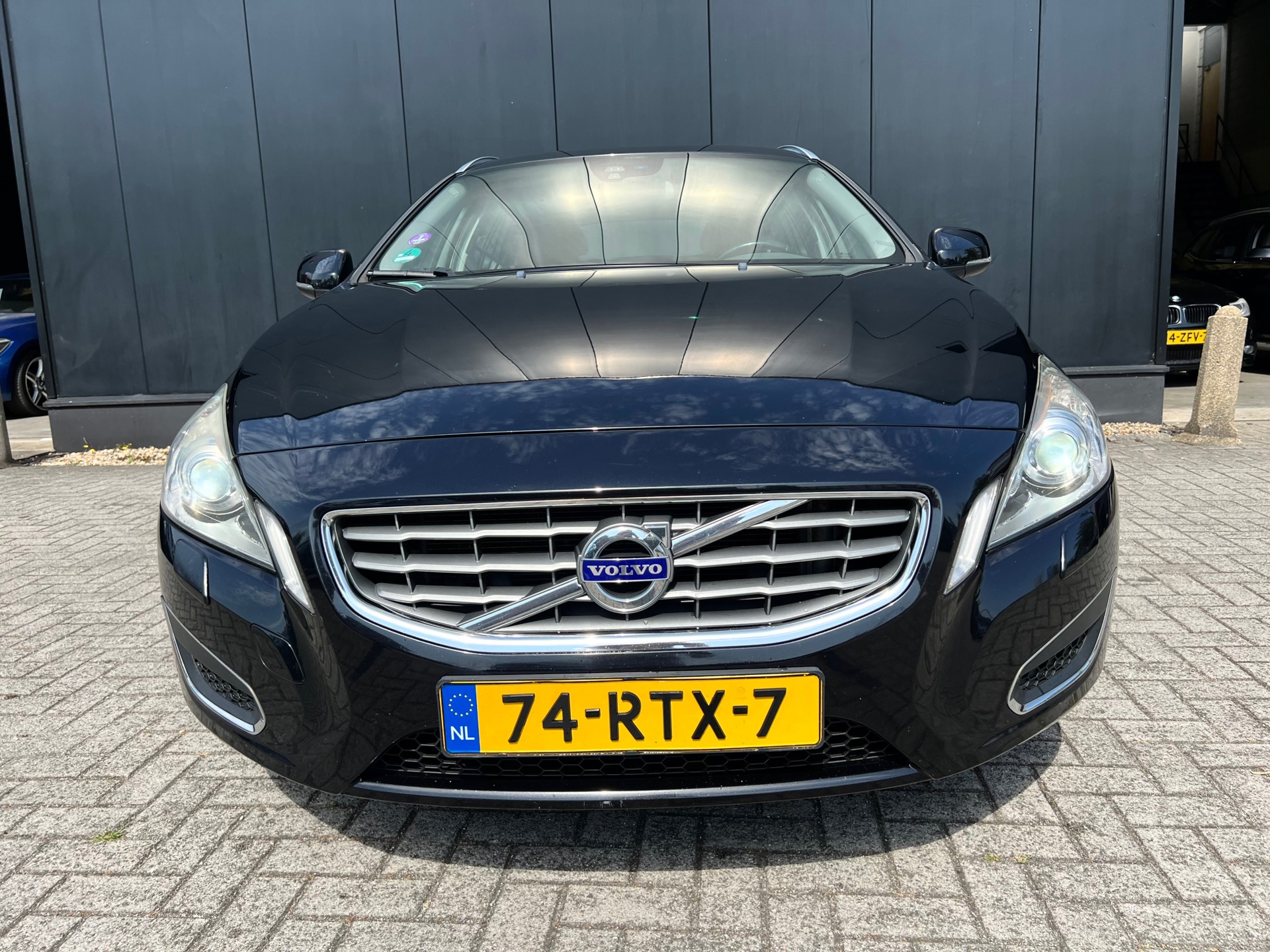 volvo-v60-image4.jpg