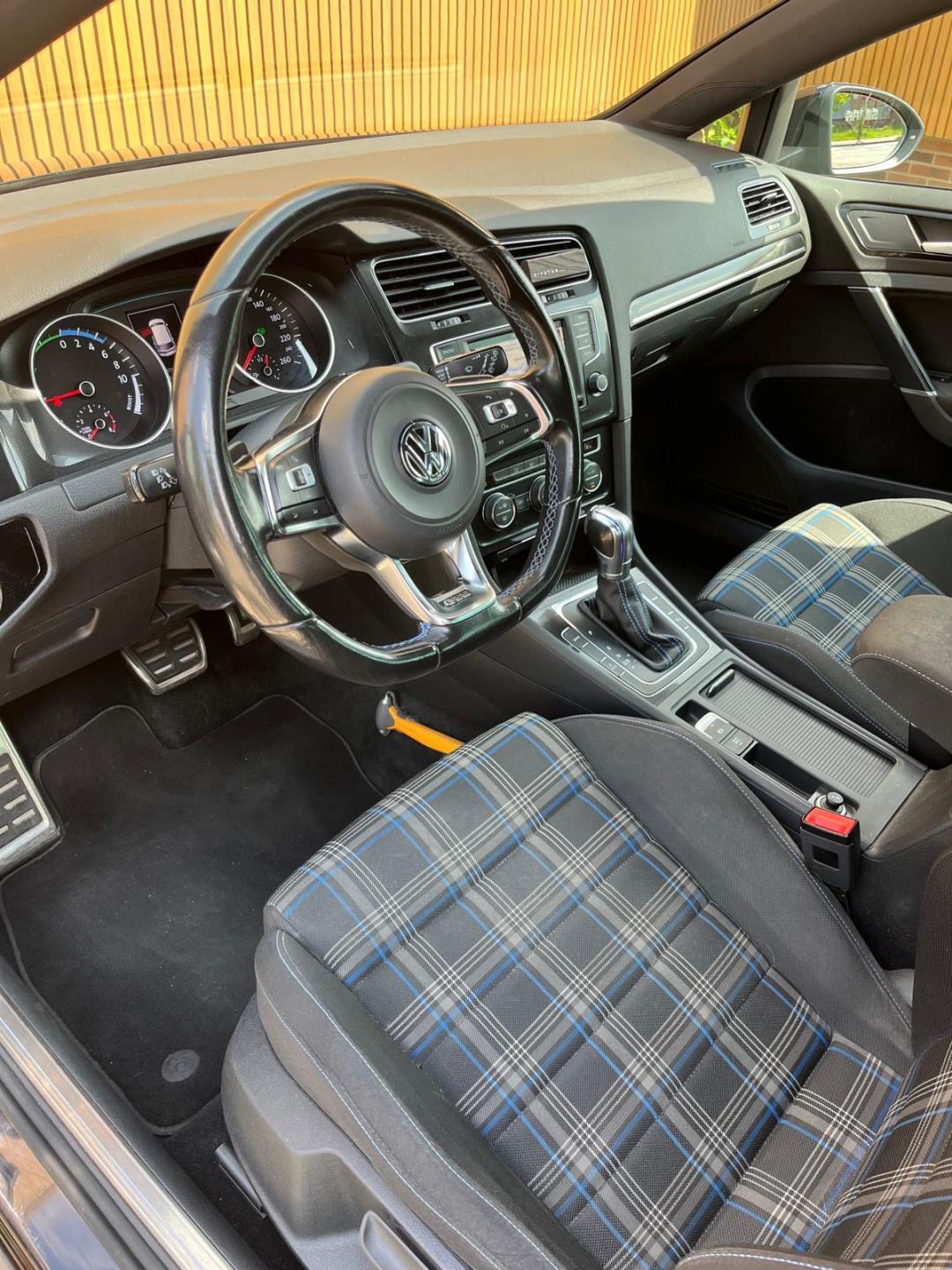 volkswagen-golf-image10.jpg
