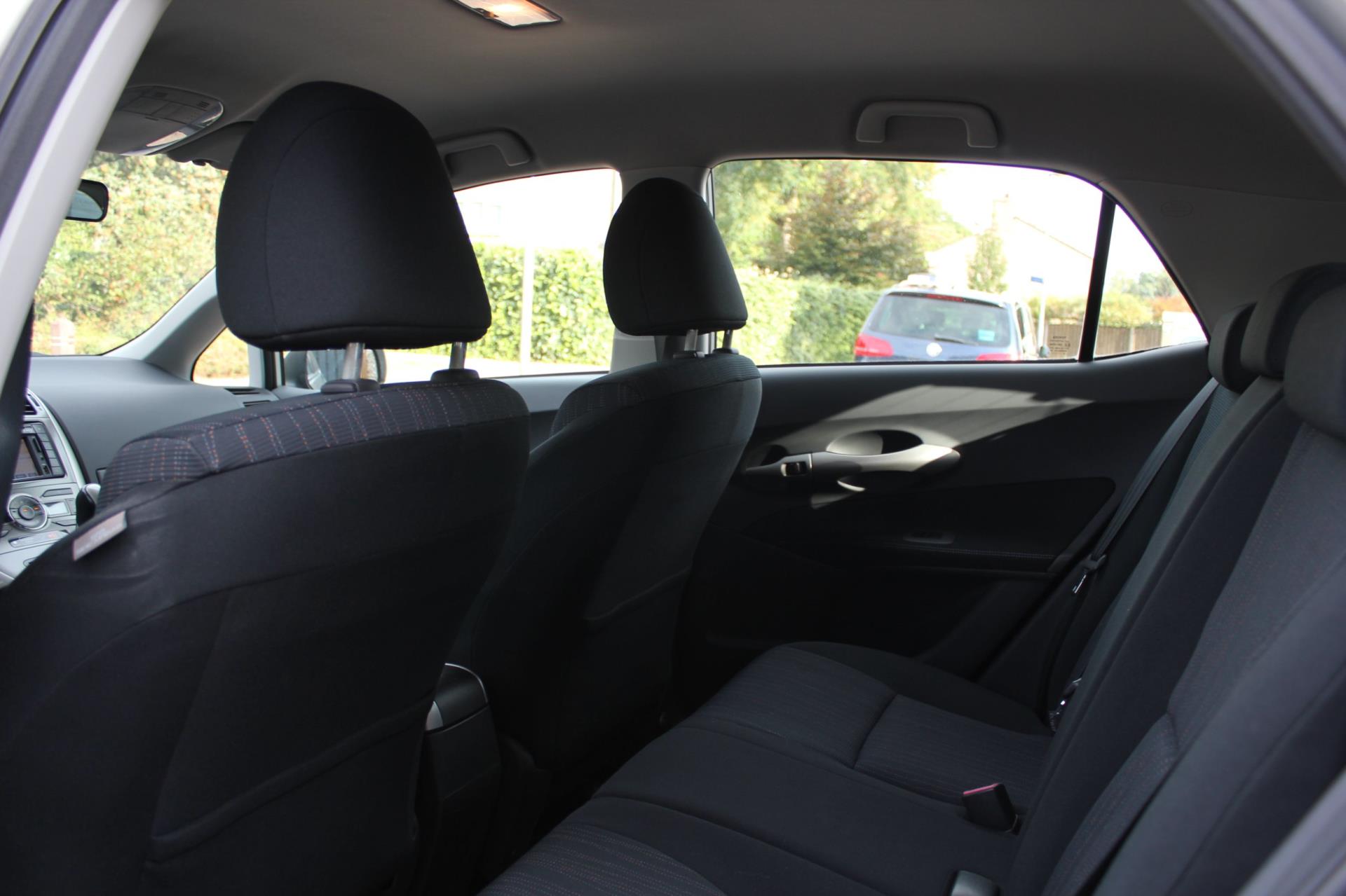 toyota-auris-image10.jpg