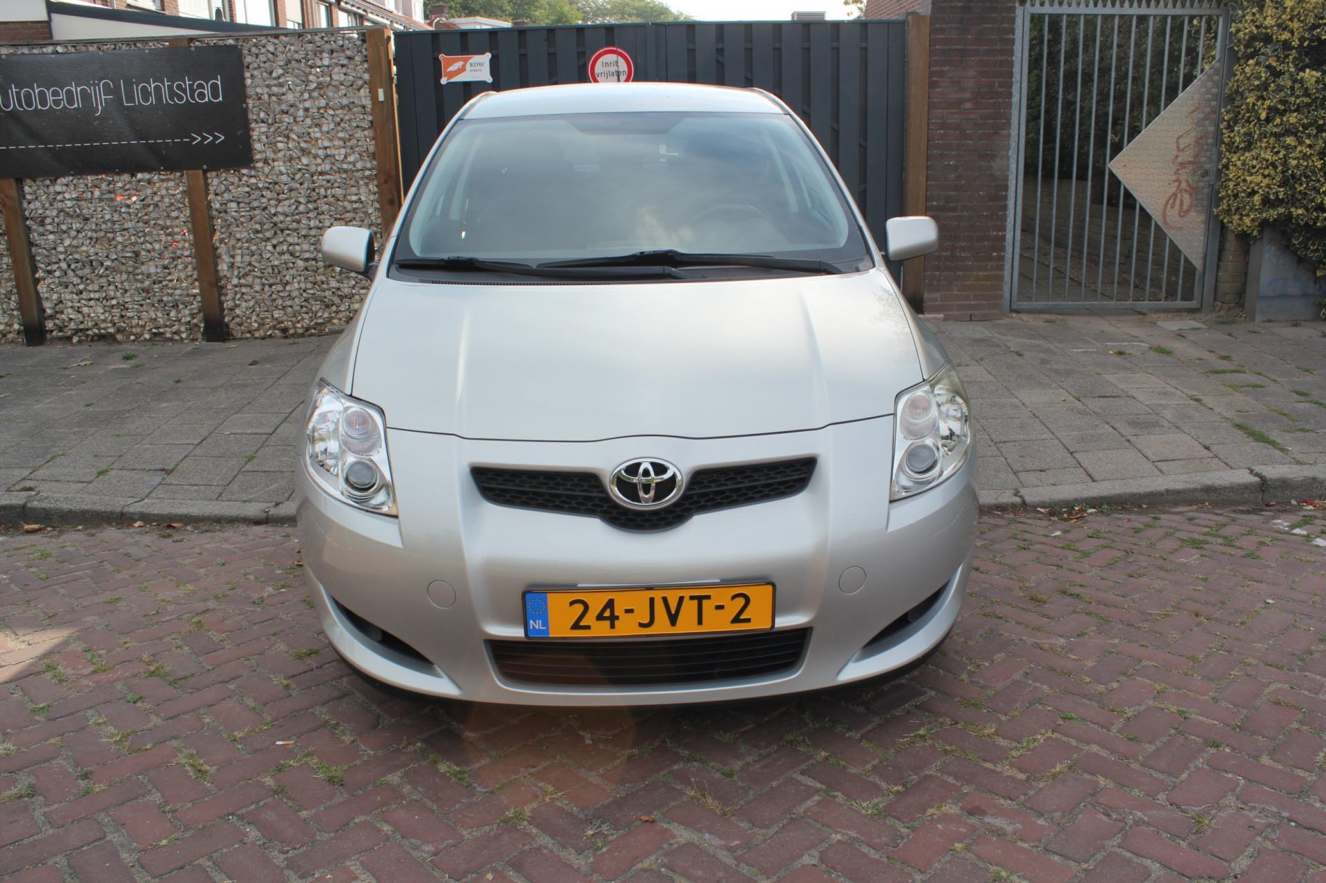toyota-auris-image2.jpg