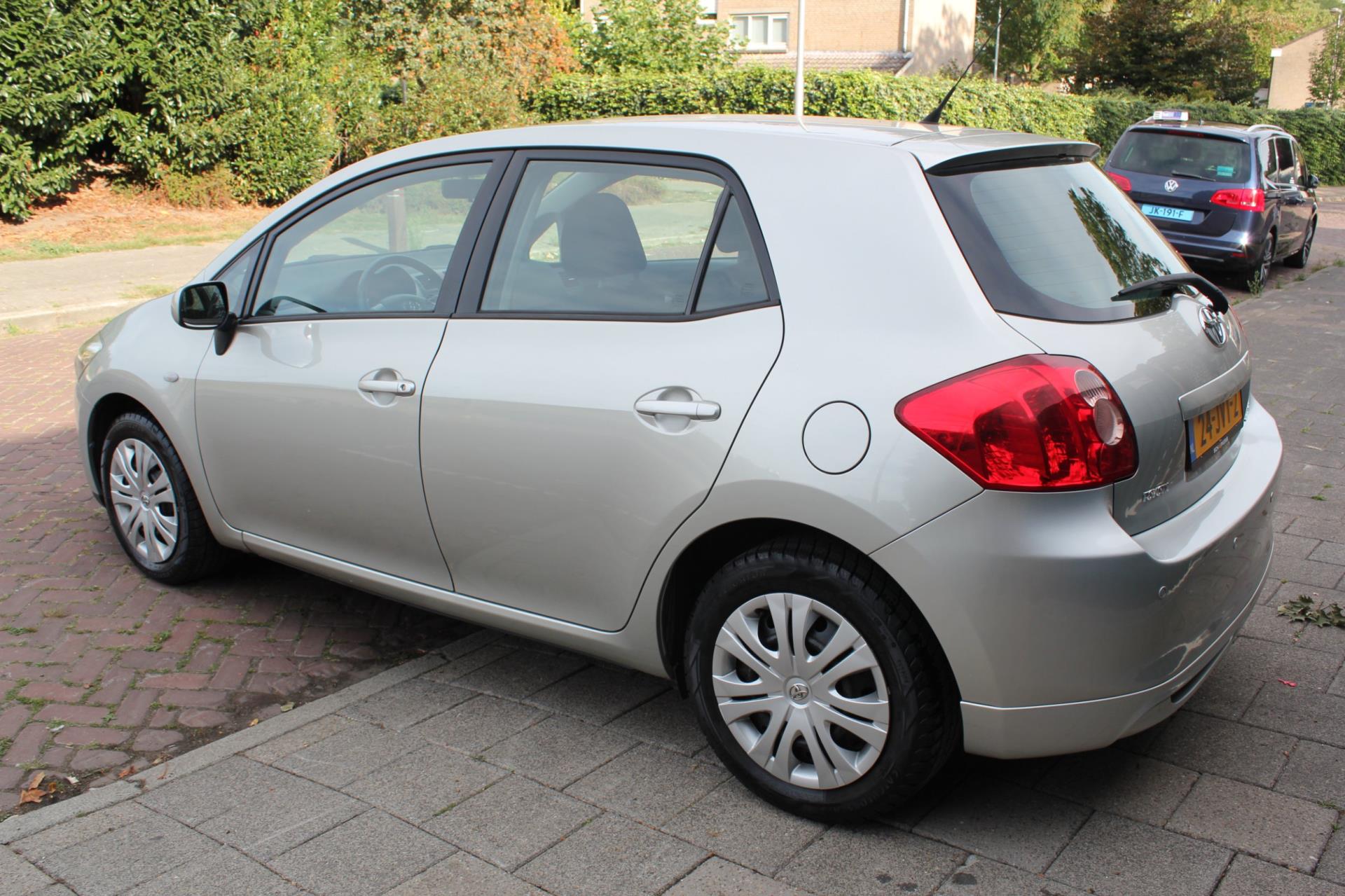 toyota-auris-image4.jpg