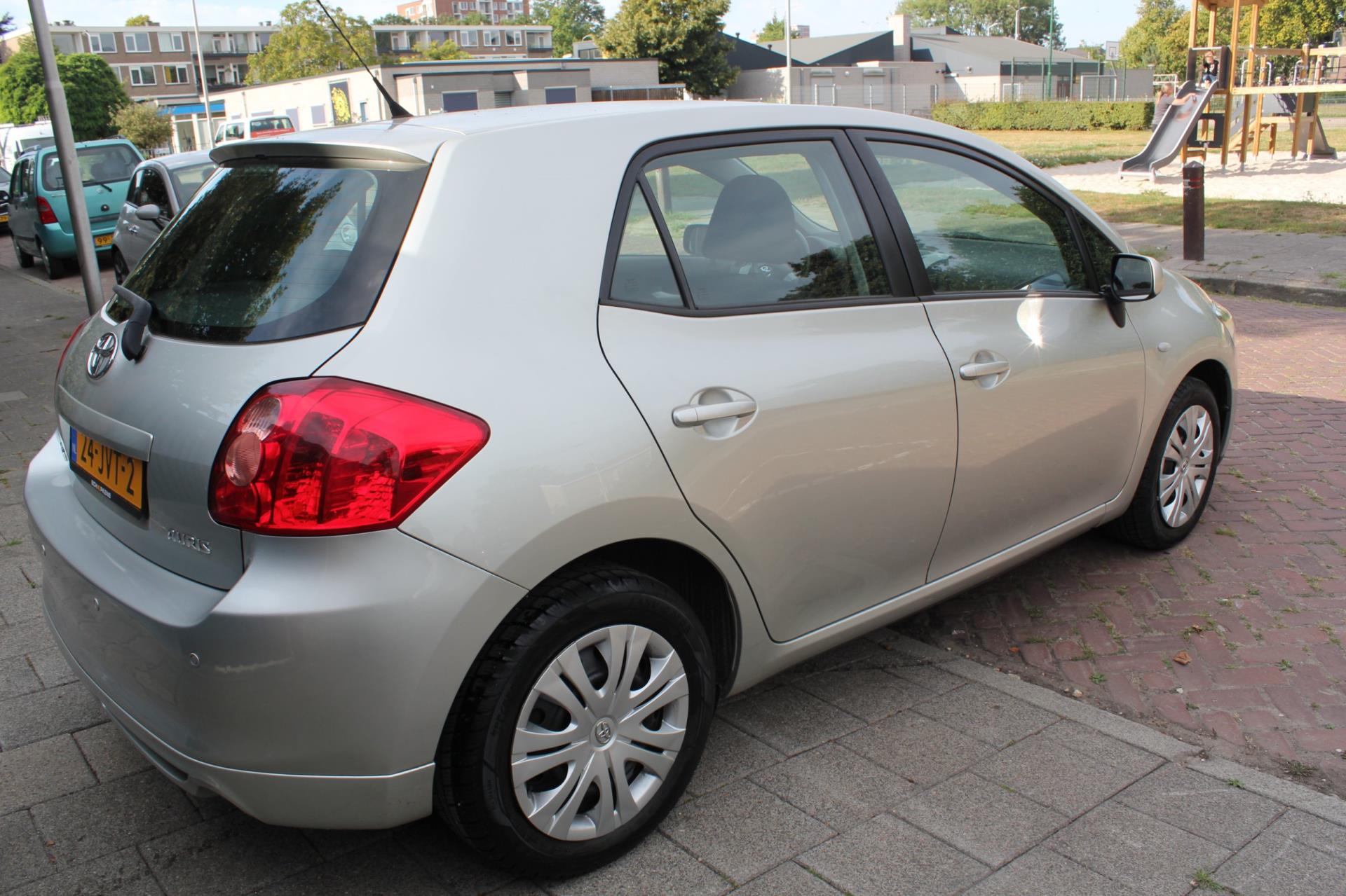 toyota-auris-image8.jpg