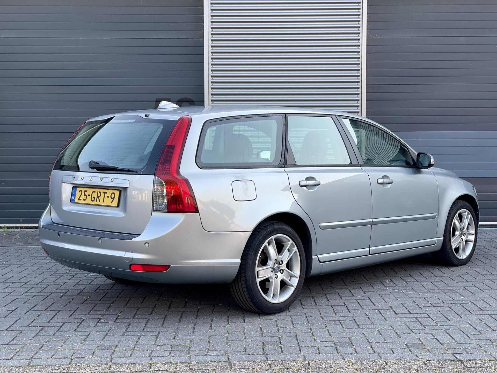 volvo-v50-image4.jpg