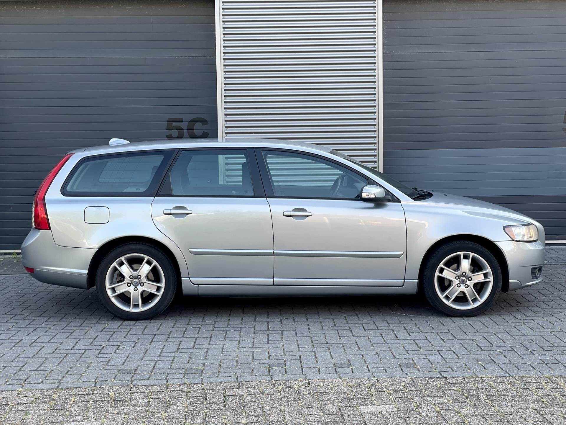 volvo-v50-image5.jpg
