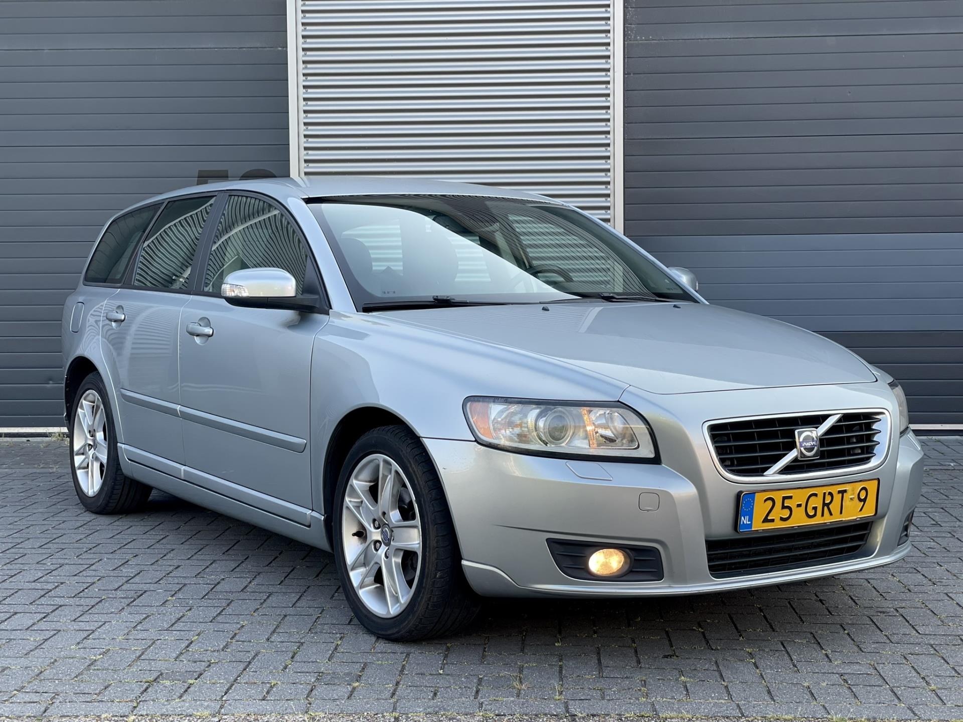 volvo-v50-image6.jpg