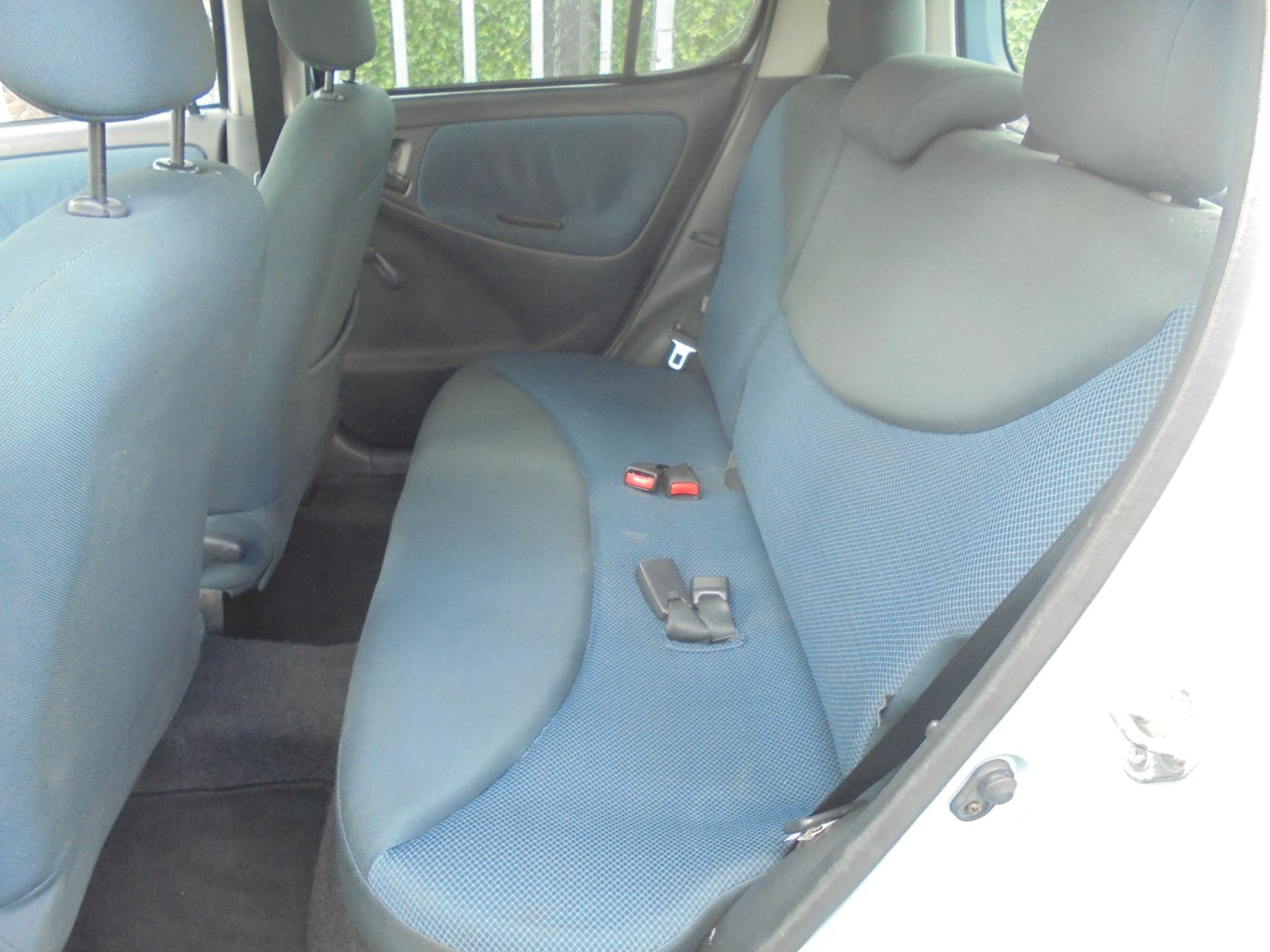 toyota-yaris-image6.jpg