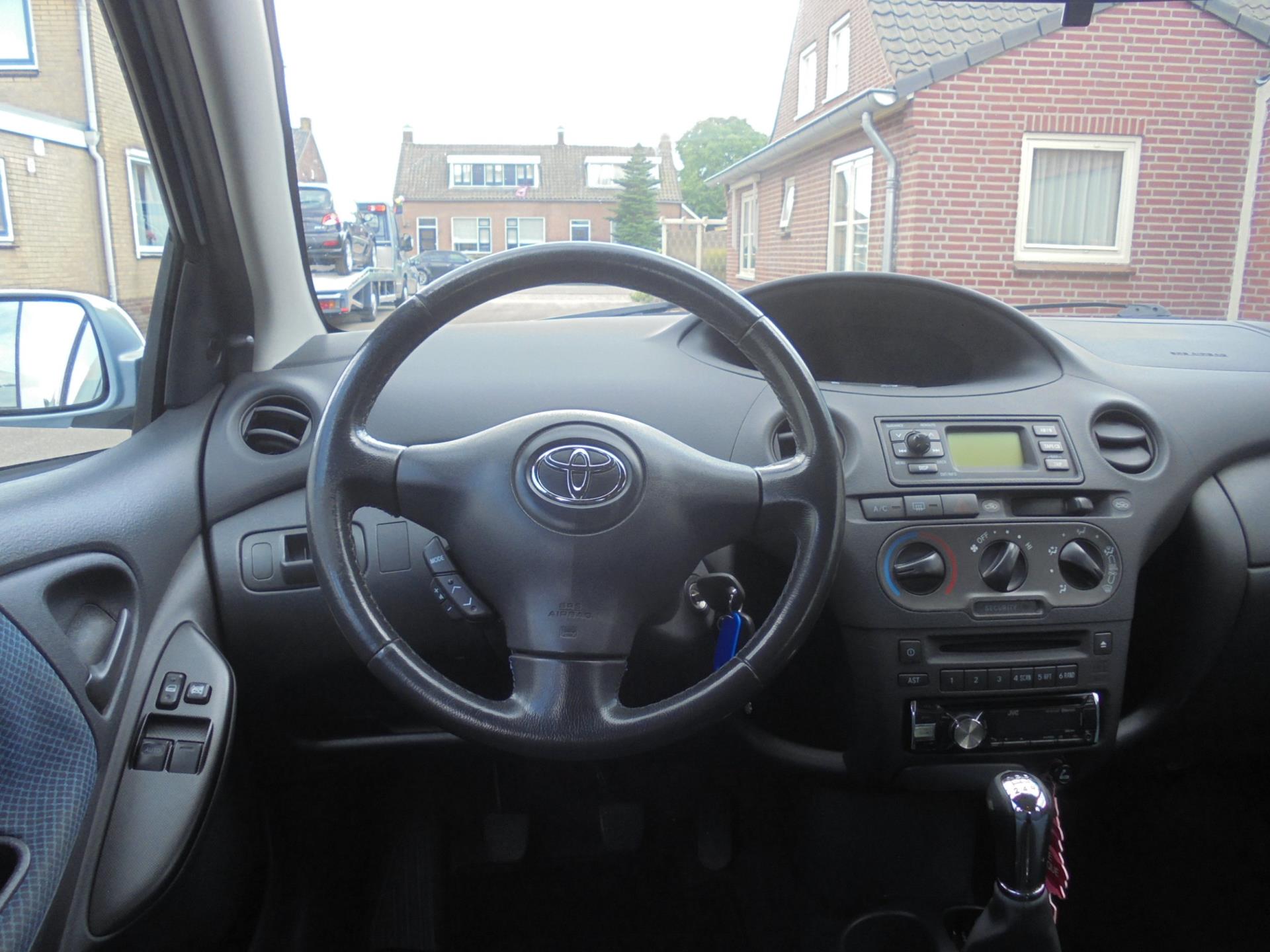 toyota-yaris-image7.jpg