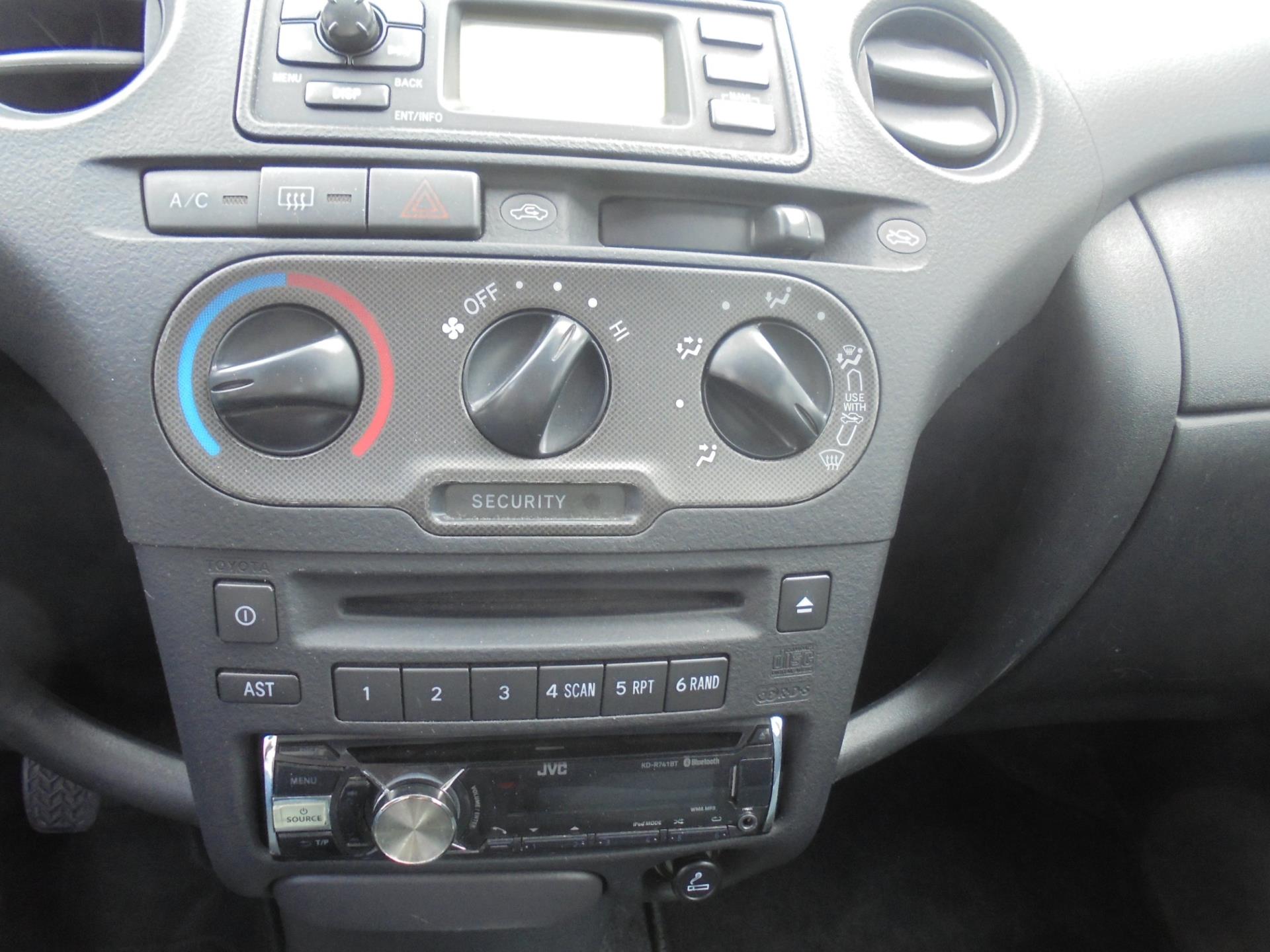 toyota-yaris-image8.jpg