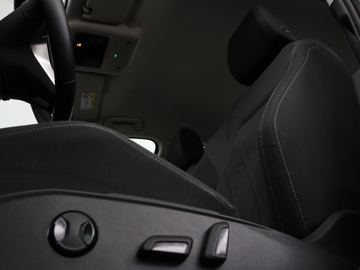 volkswagen-golf-variant-image6.jpg