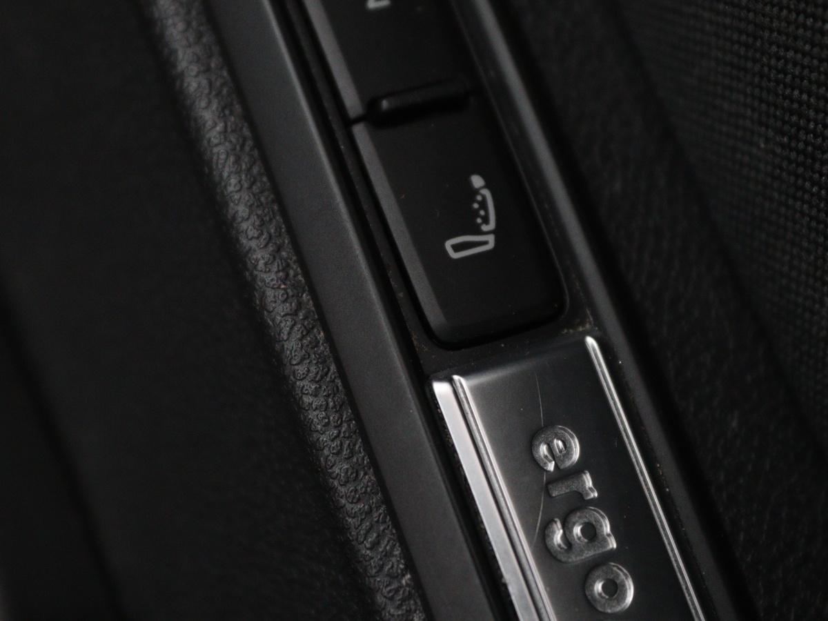 volkswagen-golf-variant-image7.jpg