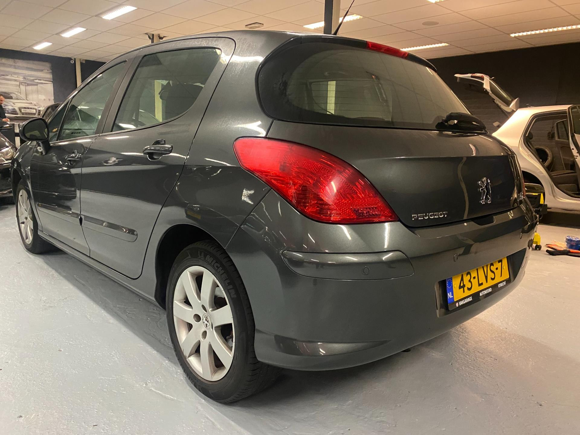 peugeot-308-image4.jpg