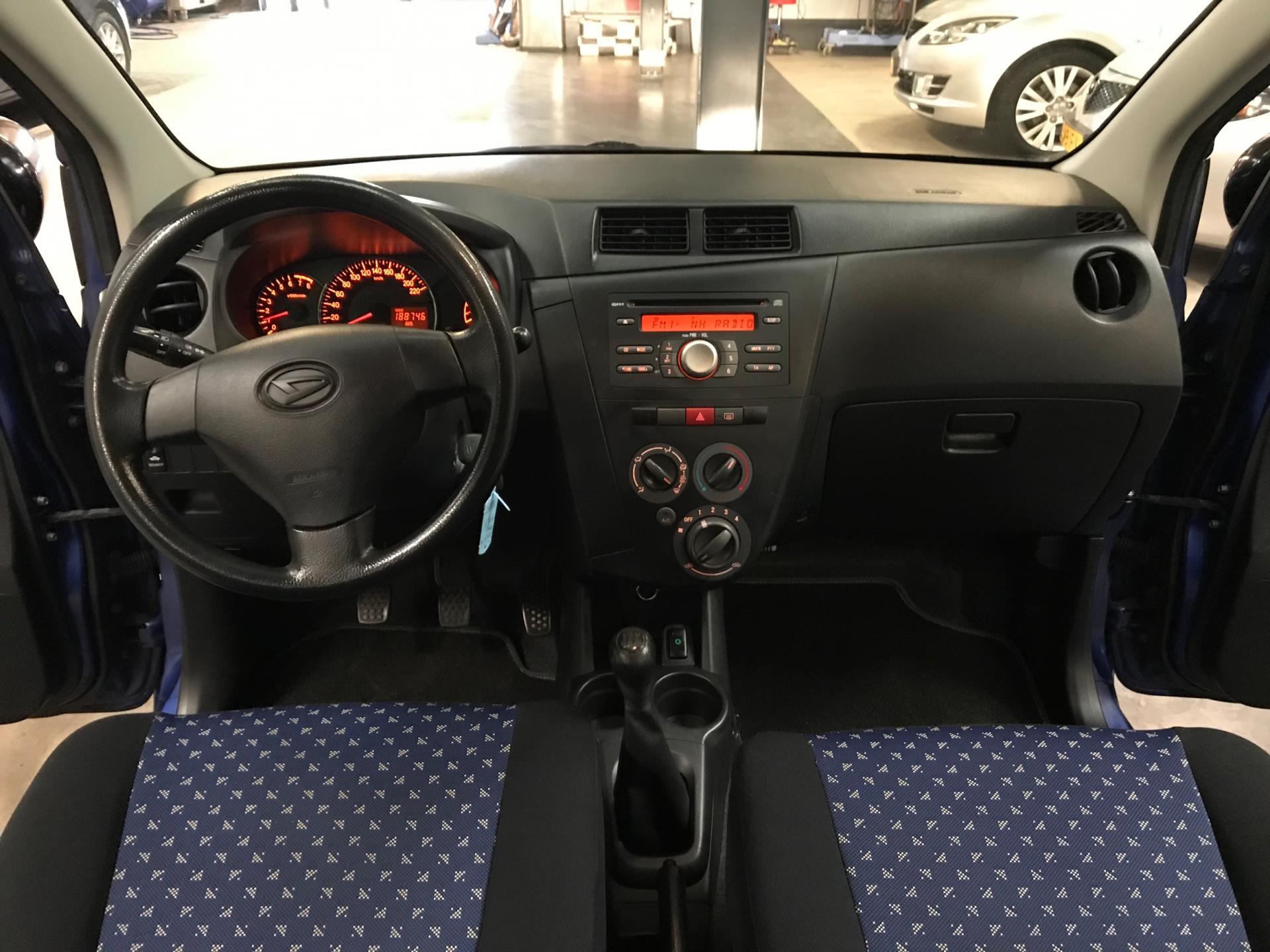 daihatsu-cuore-image6.jpg