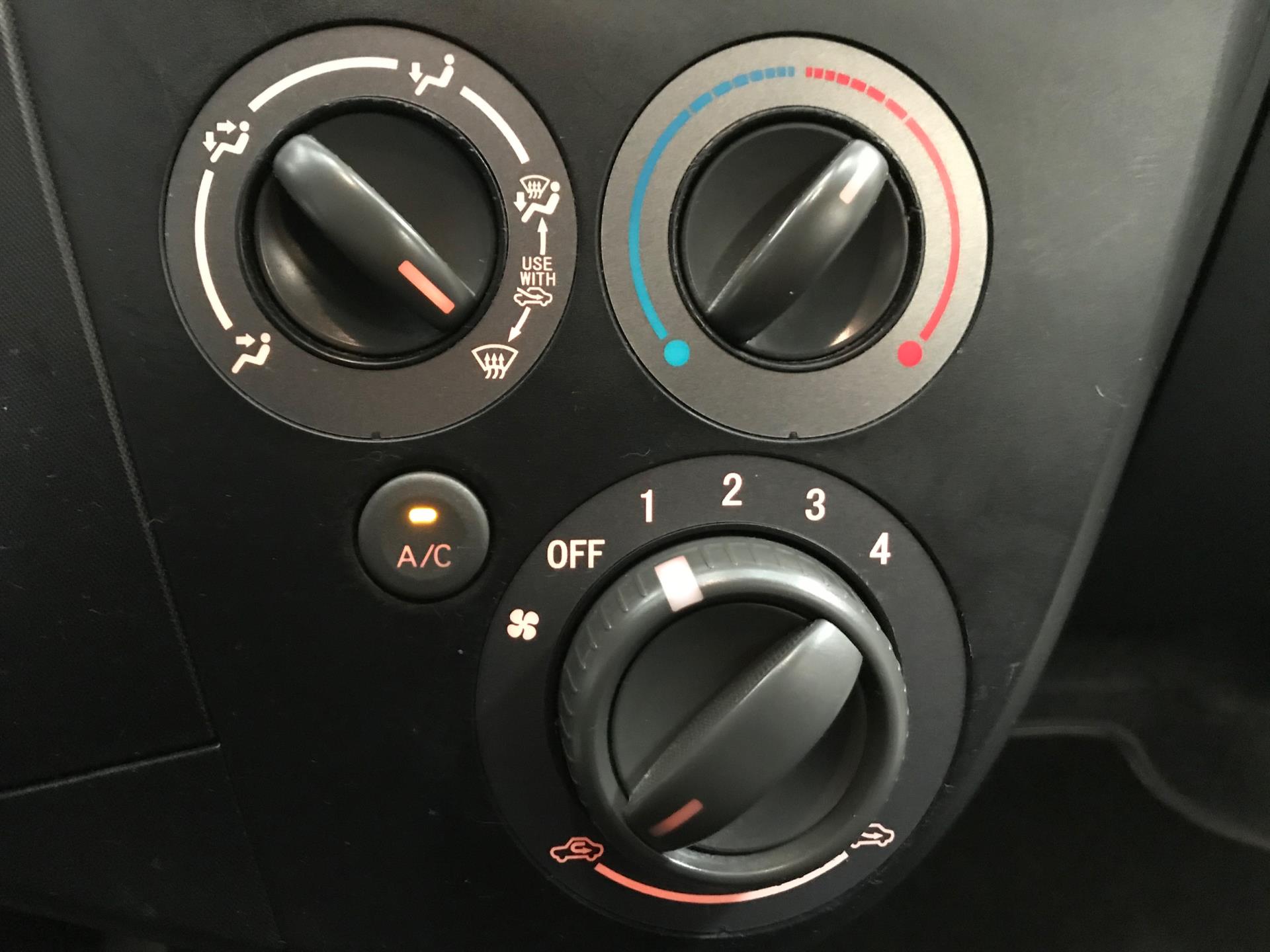 daihatsu-cuore-image7.jpg