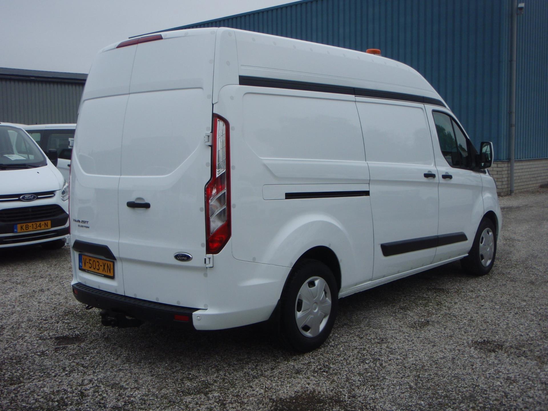 ford-transit-custom-image8.jpg