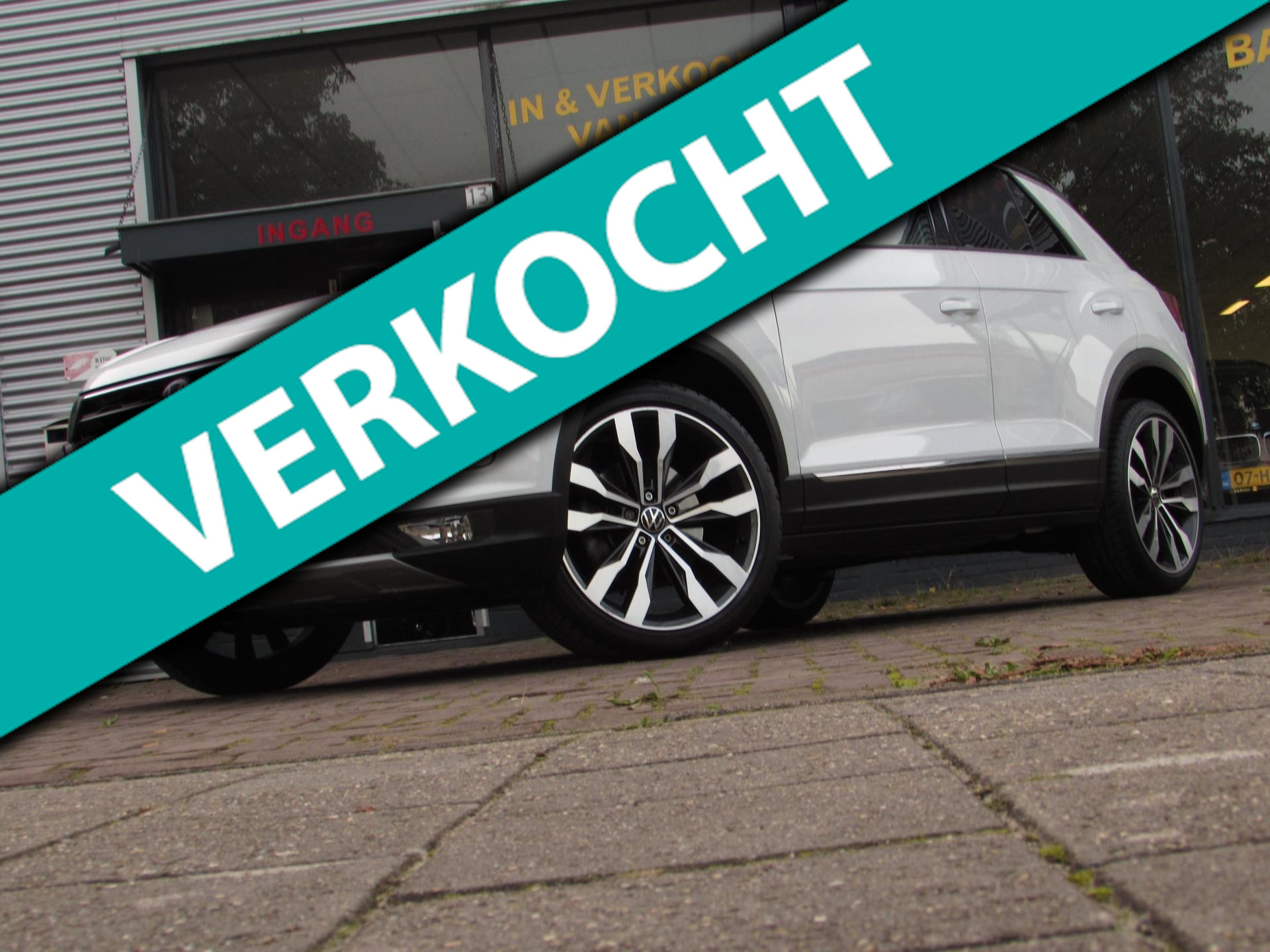 414670288/volkswagen-t-roc-image1.jpg