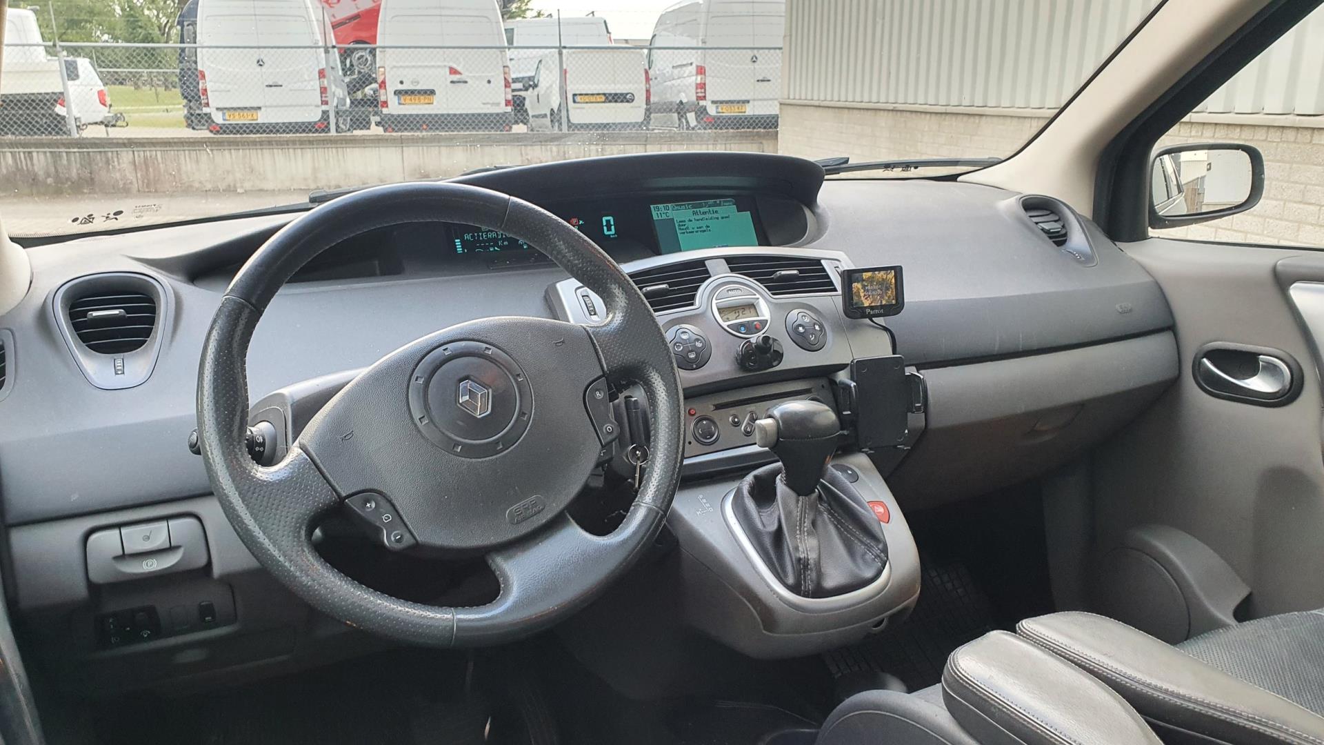 renault-grand-scenic-image6.jpg