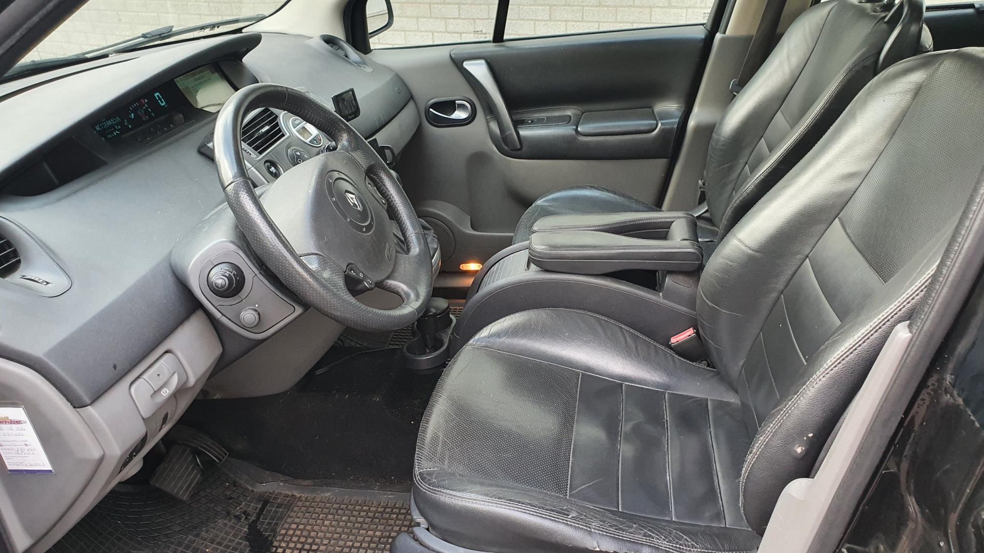renault-grand-scenic-image7.jpg