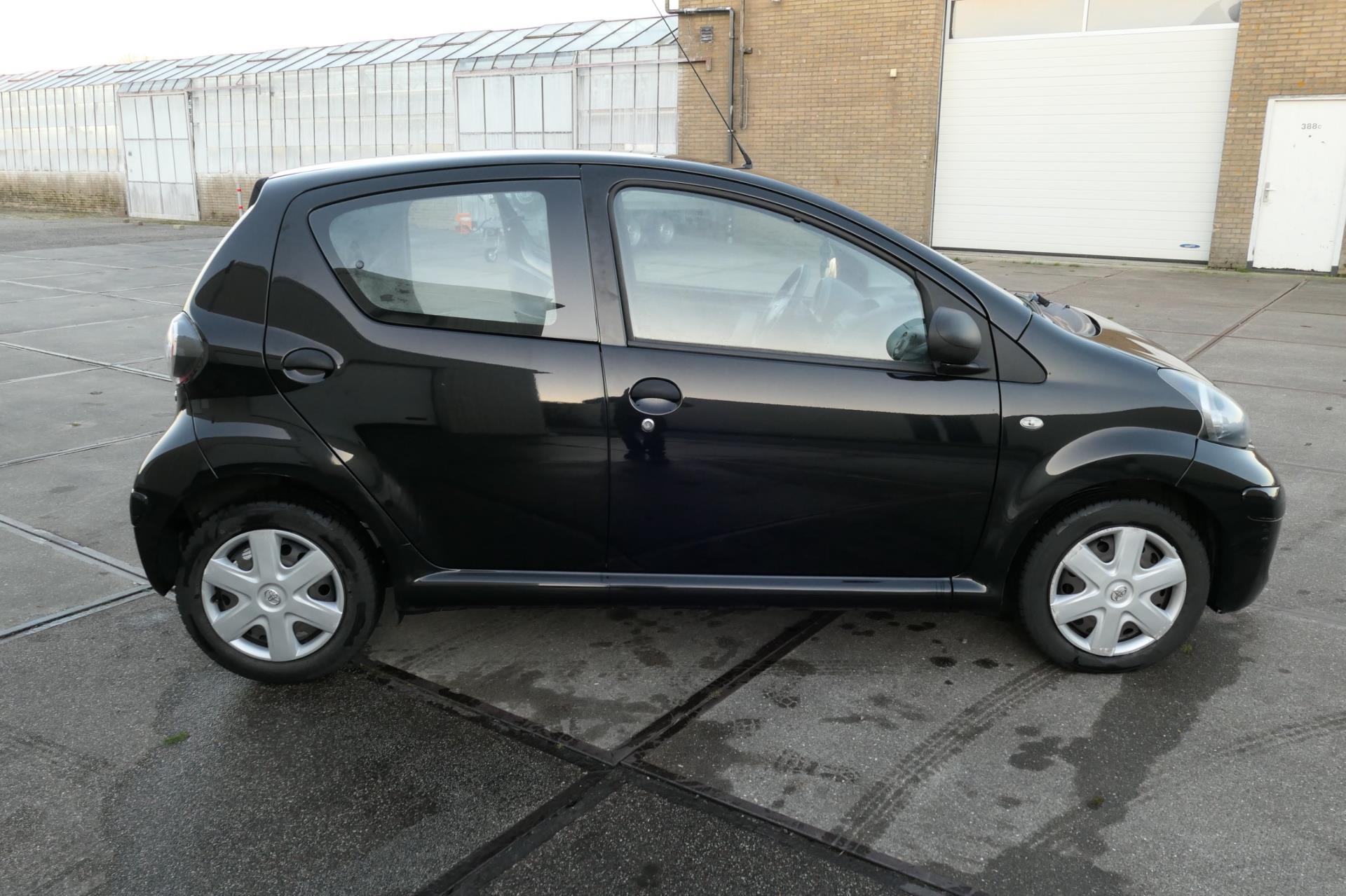 toyota-aygo-image6.jpg
