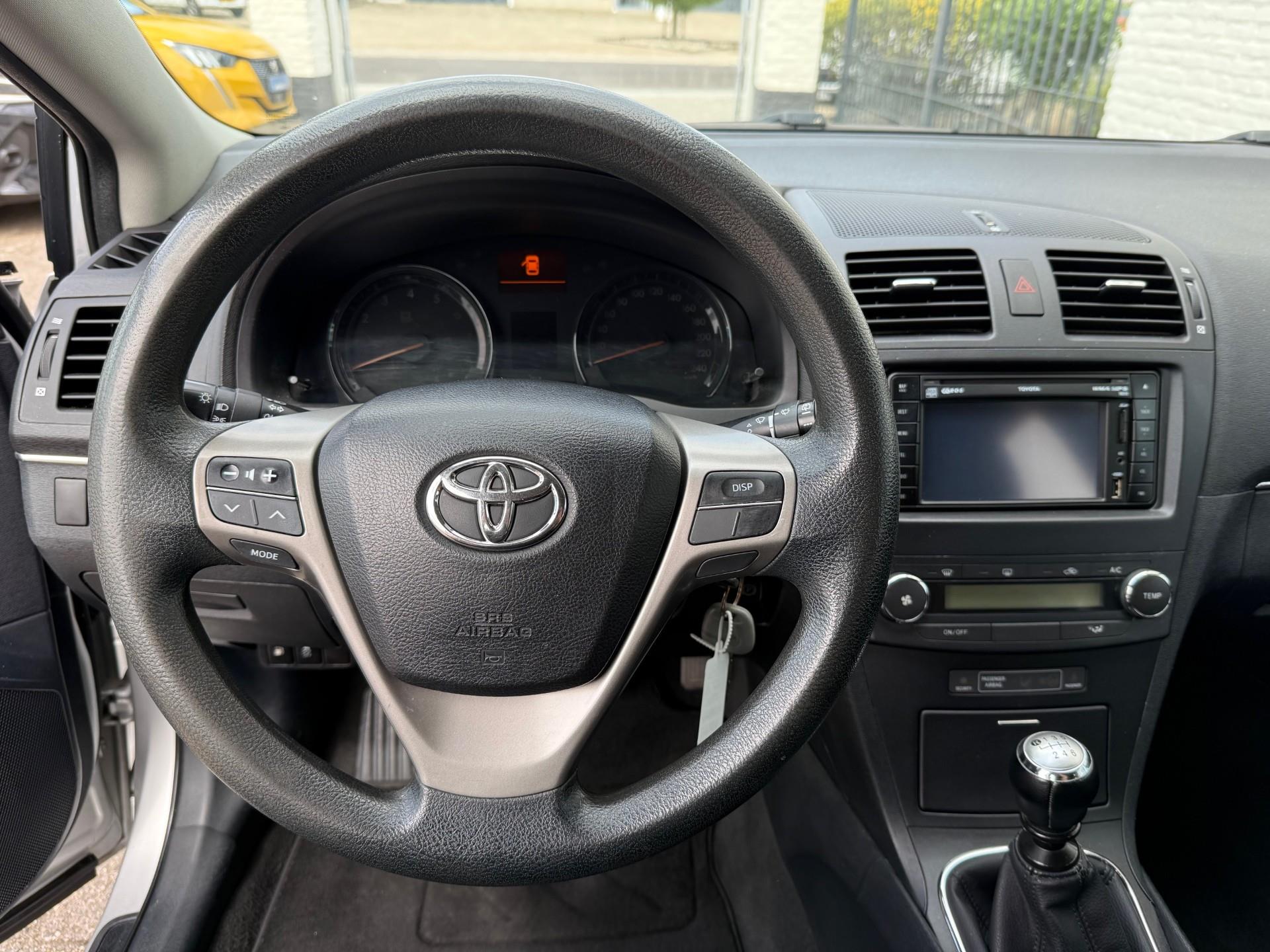 toyota-avensis-wagon-image10.jpg