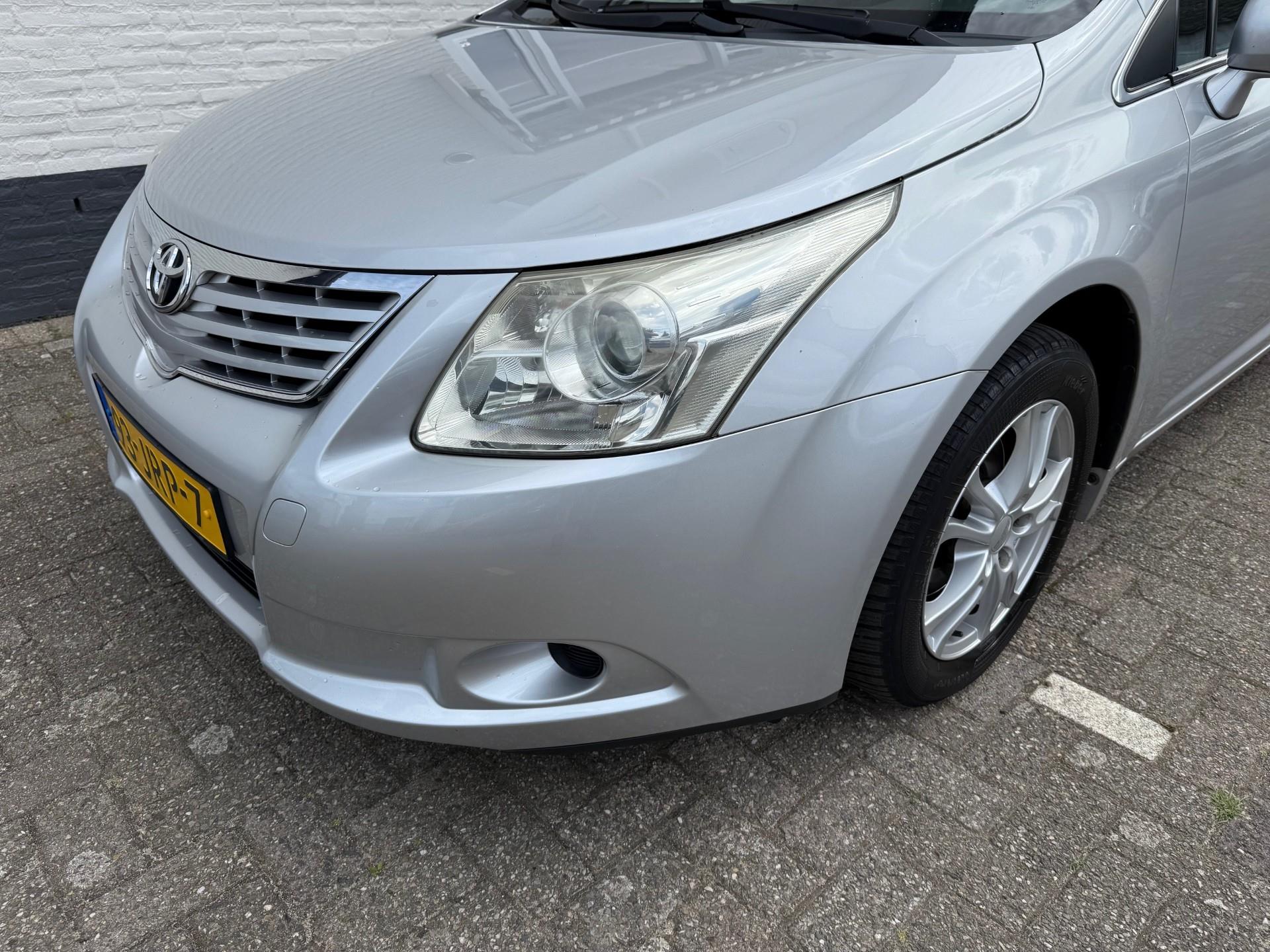 toyota-avensis-wagon-image2.jpg