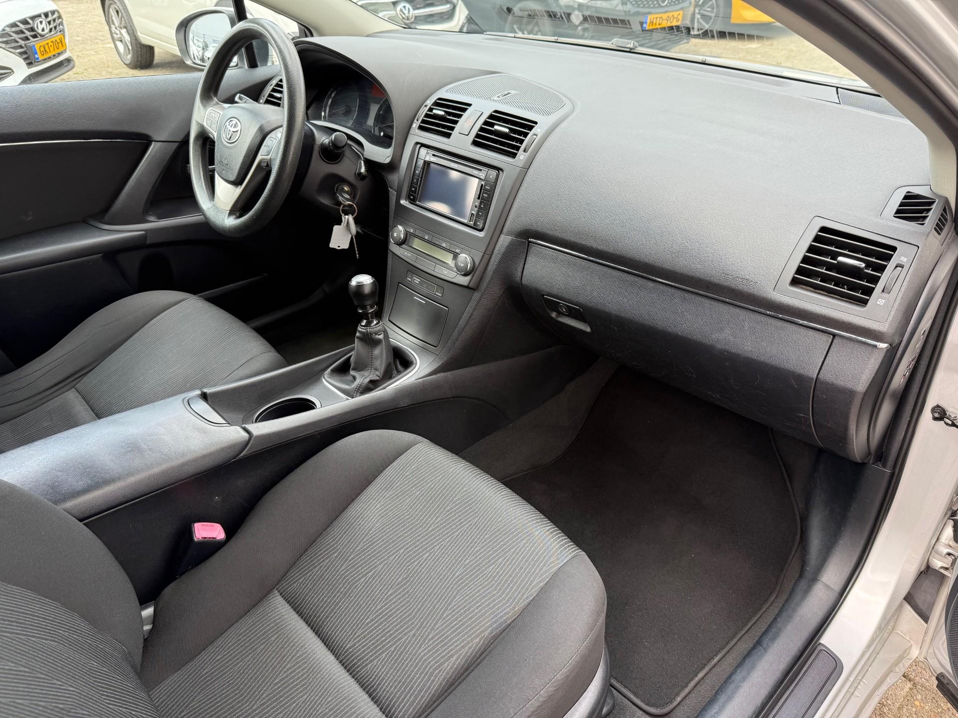 toyota-avensis-wagon-image6.jpg