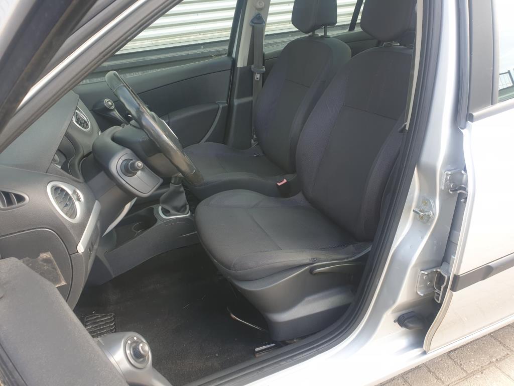 renault-clio-image9.jpg