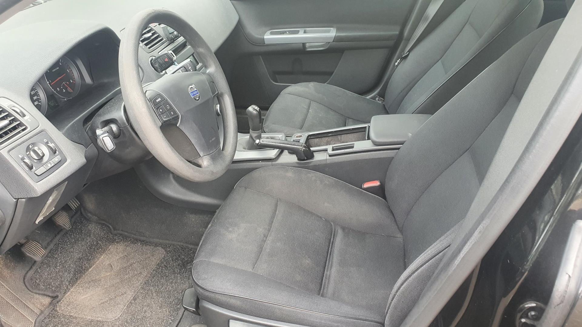 volvo-s40-image8.jpg