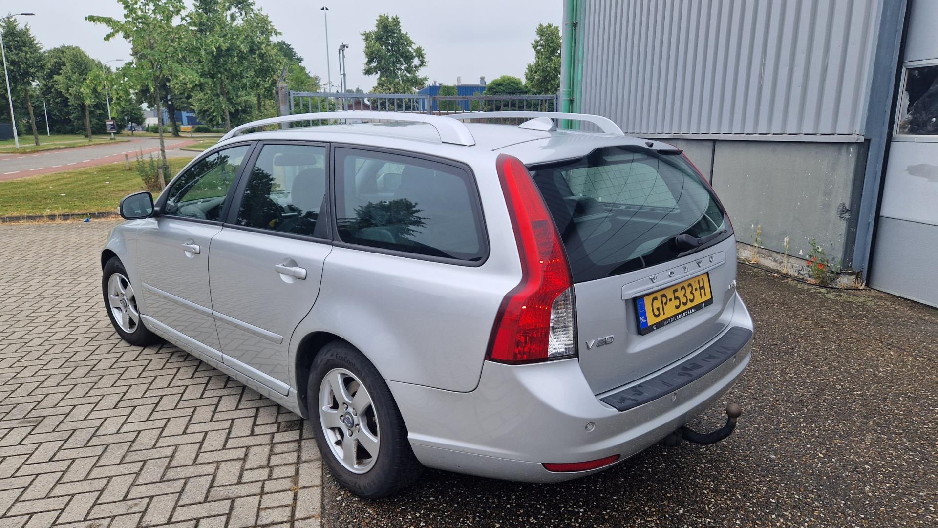 volvo-v50-image2.jpg