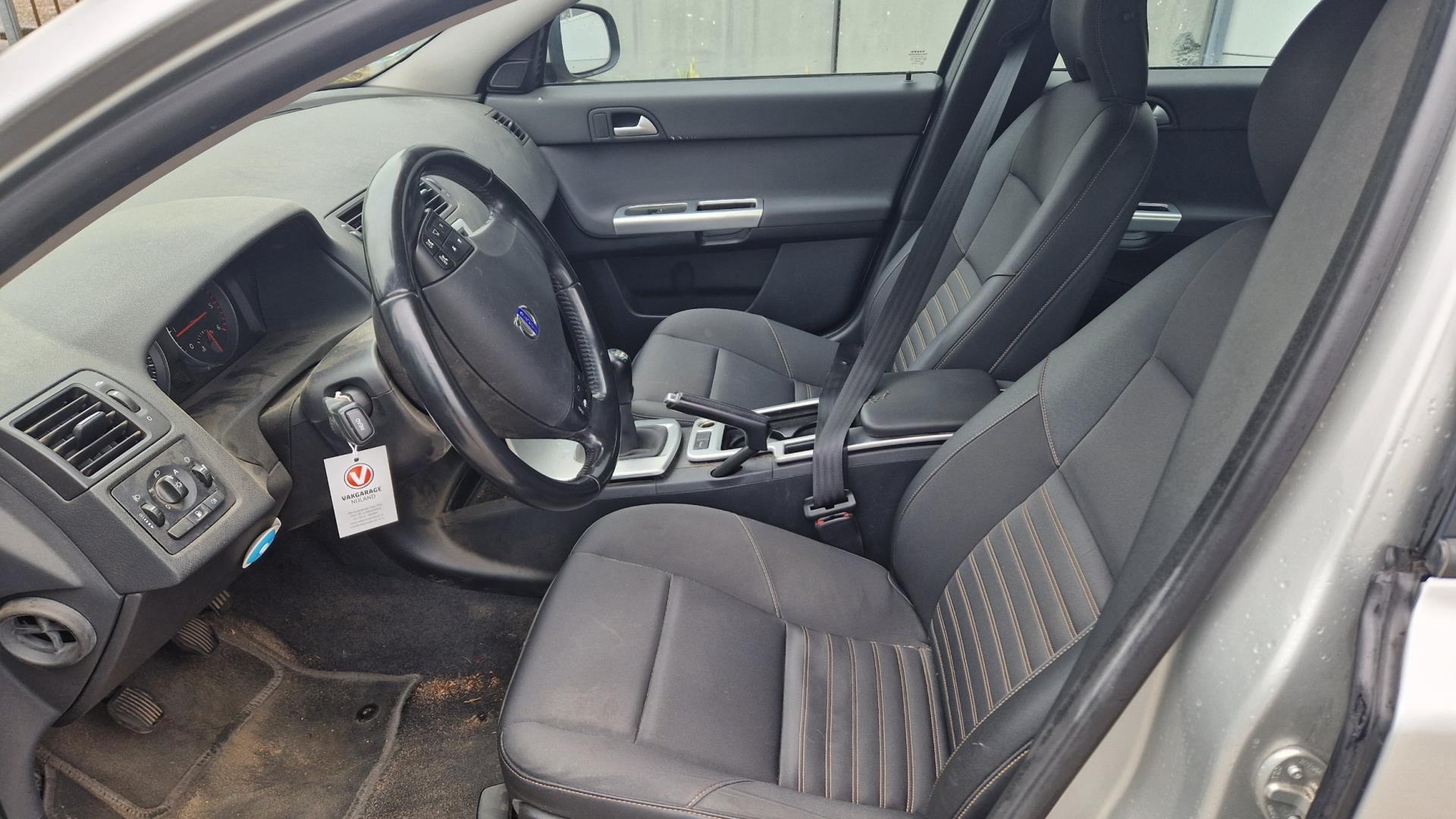 volvo-v50-image7.jpg