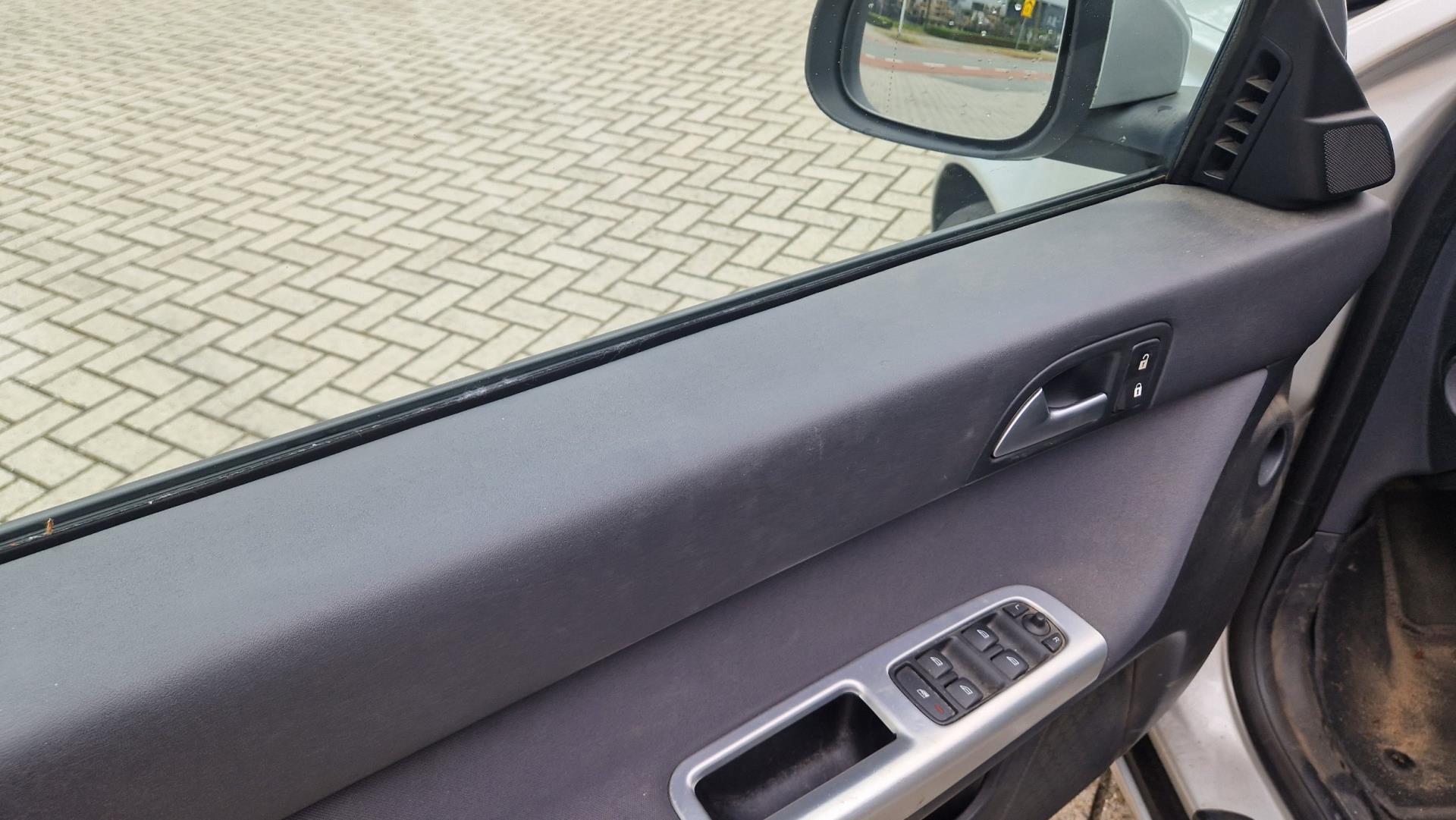 volvo-v50-image8.jpg