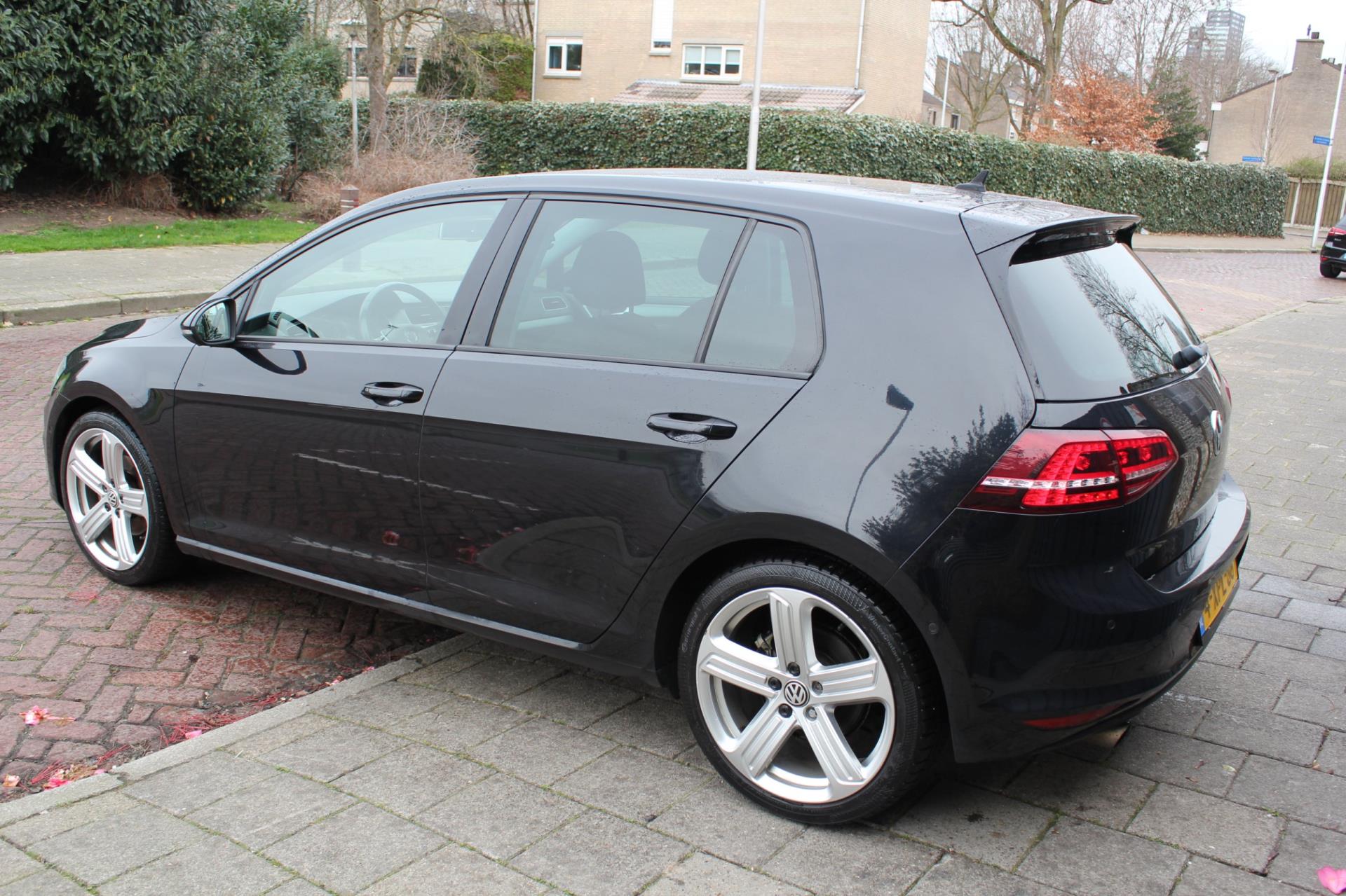 volkswagen-golf-image4.jpg