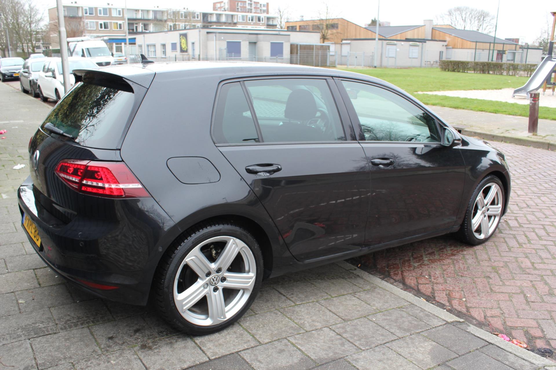 volkswagen-golf-image5.jpg