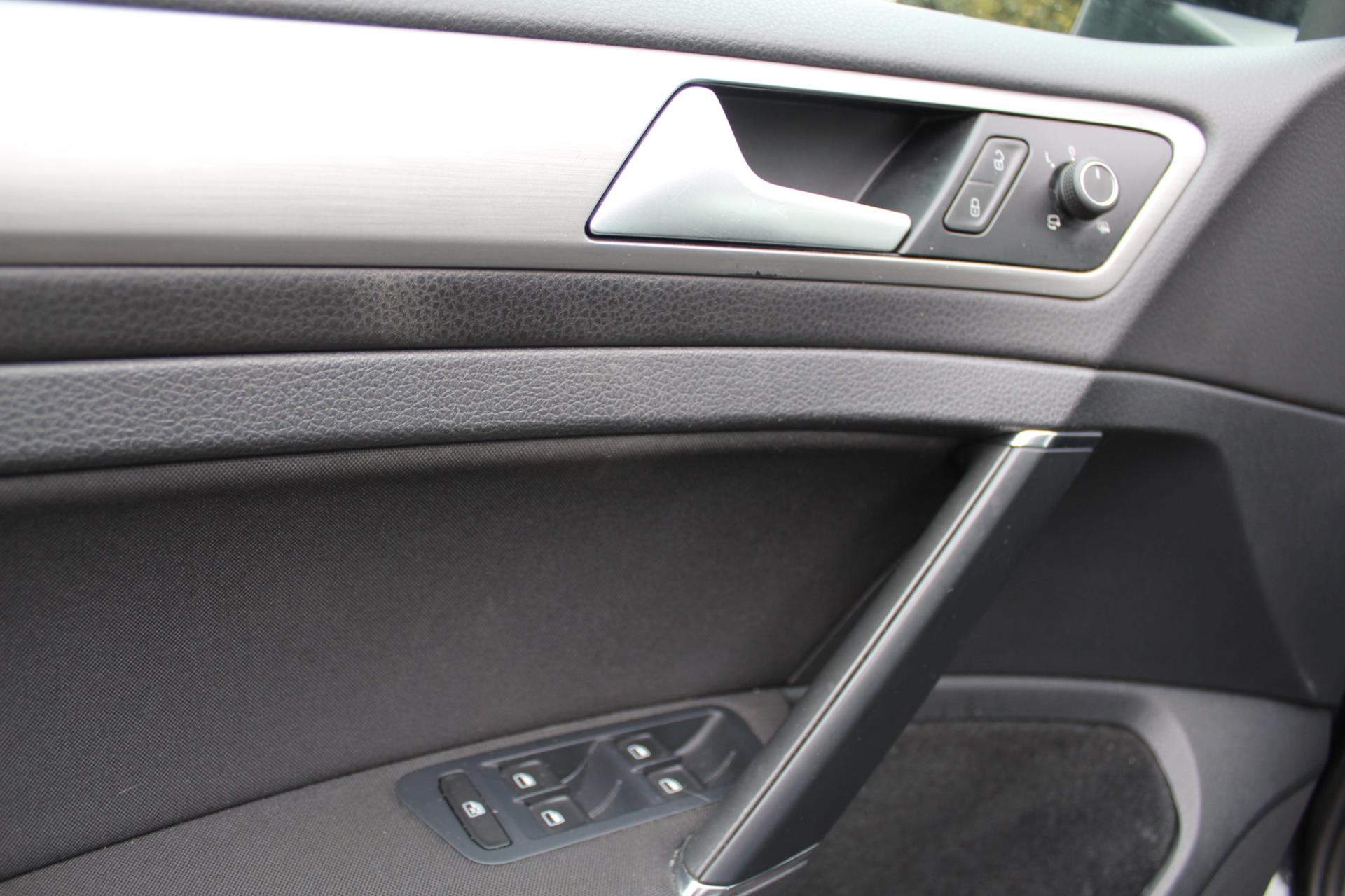 volkswagen-golf-image8.jpg