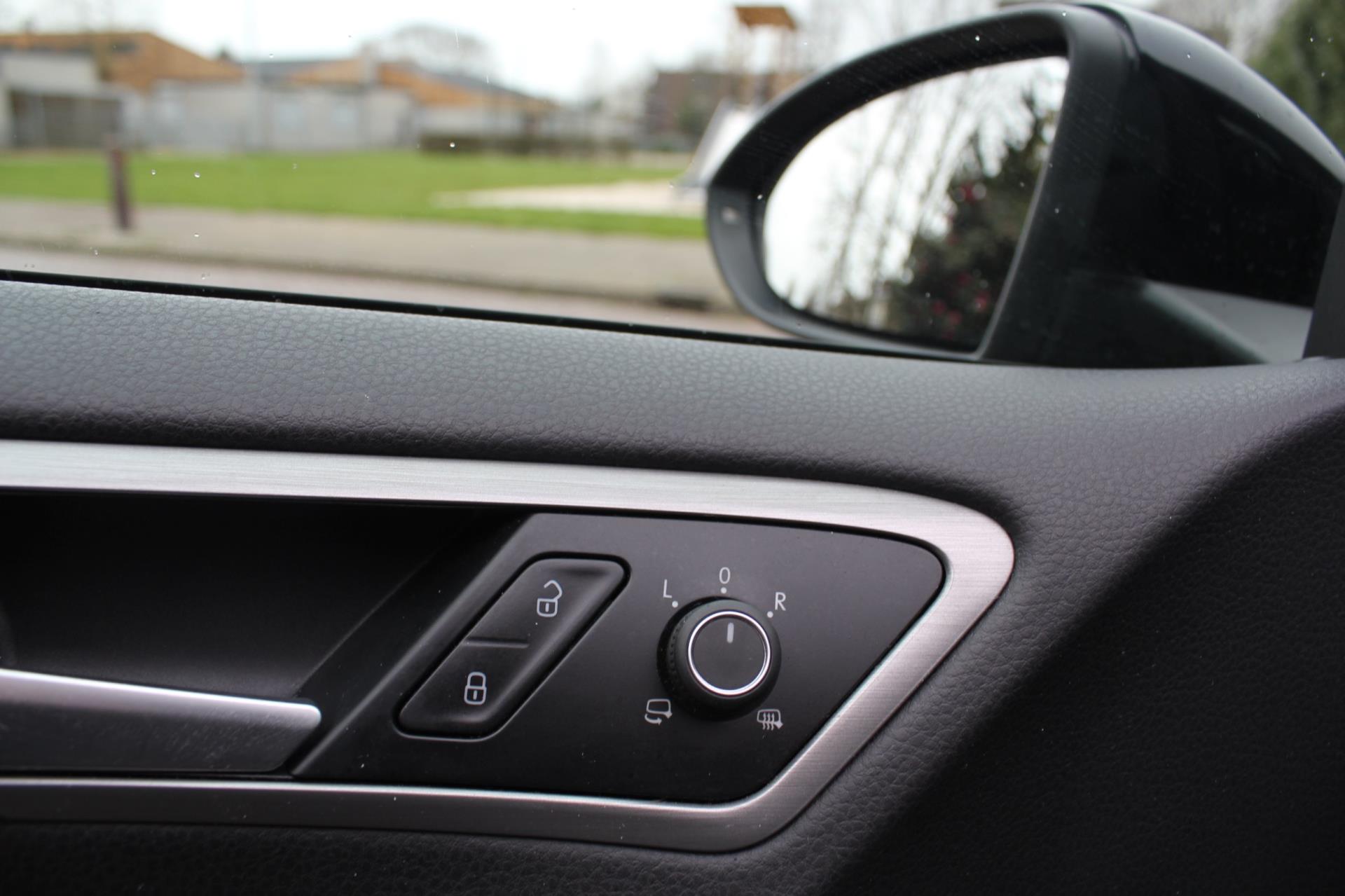 volkswagen-golf-image9.jpg