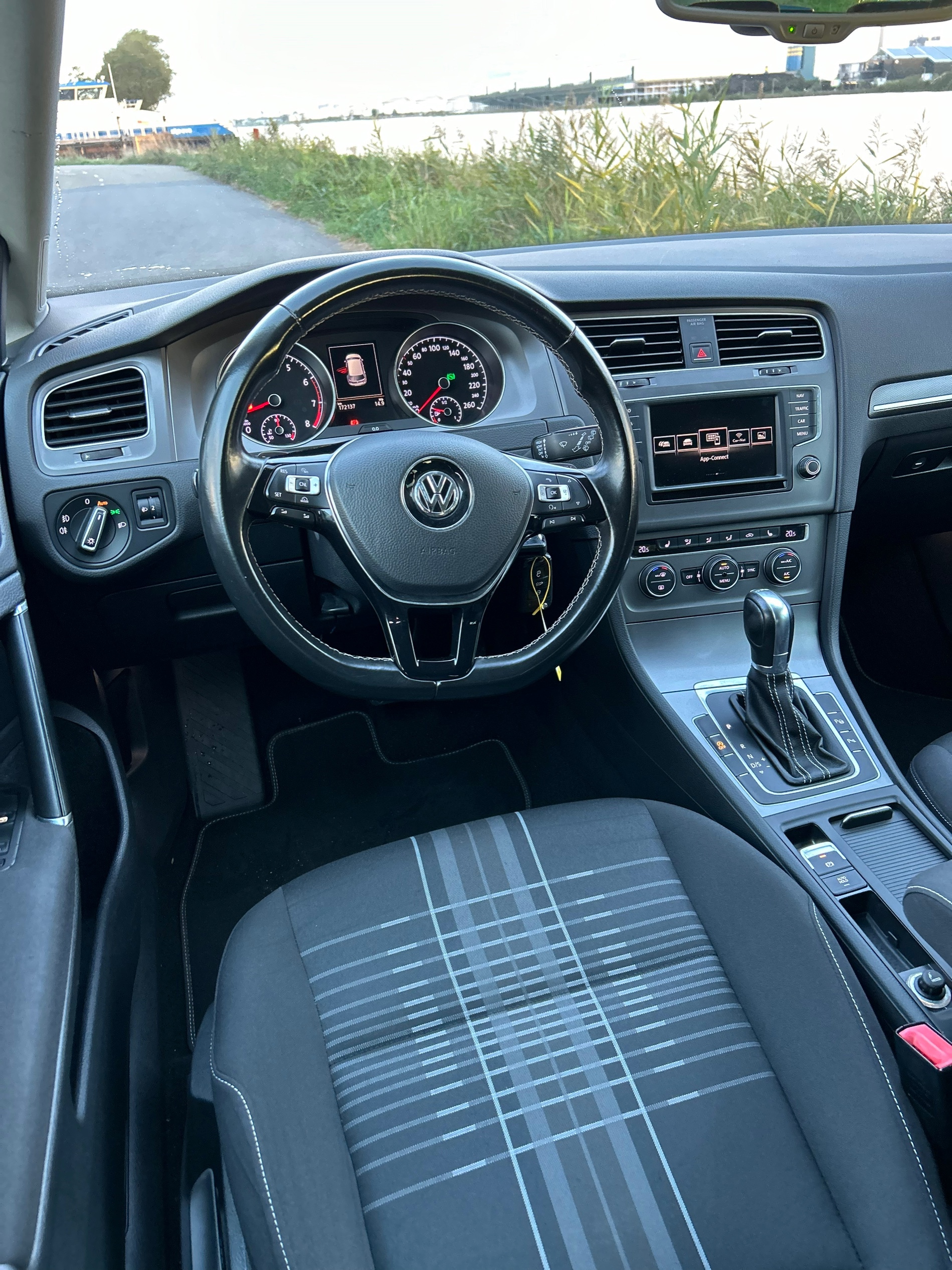 volkswagen-golf-image3.jpg
