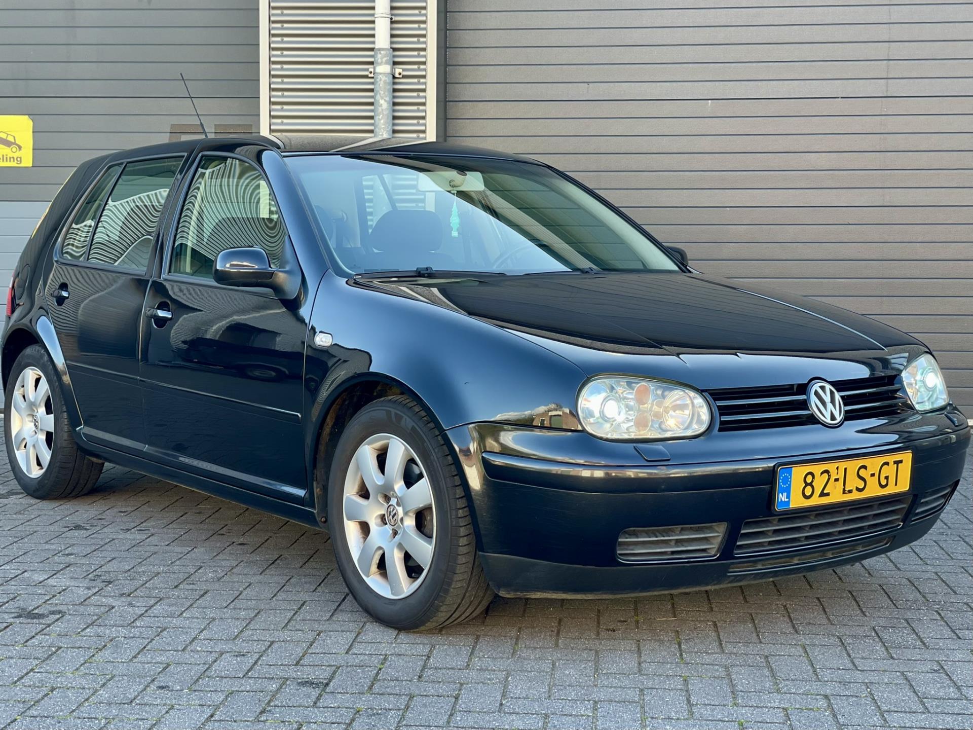 volkswagen-golf-image6.jpg